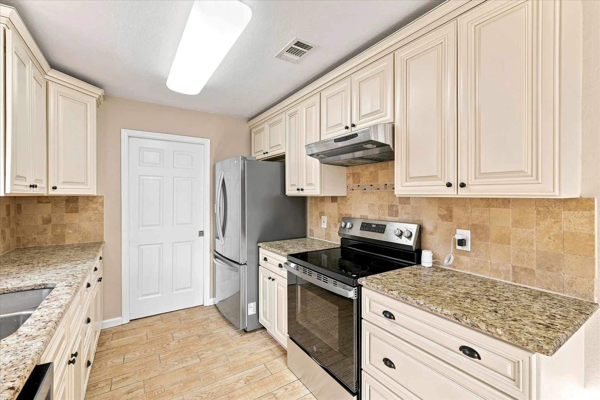 Single Family Residence For Sale in Tarrant County , 6008 Martha Drive, Watauga, Texas 76148, 3 Bedroom, 2 Bathroom, 2 Garage spaces, 1,578 Sqft, built in 1982, mls#21380633, Real Estate Agent in Watauga, Homes For Sale in Tarrant county, Homes For Sale in Watauga, Realtor in Watauga Texas, Real Estate Brokerage Independent Realty Texas, Luminita Cordes Realtor