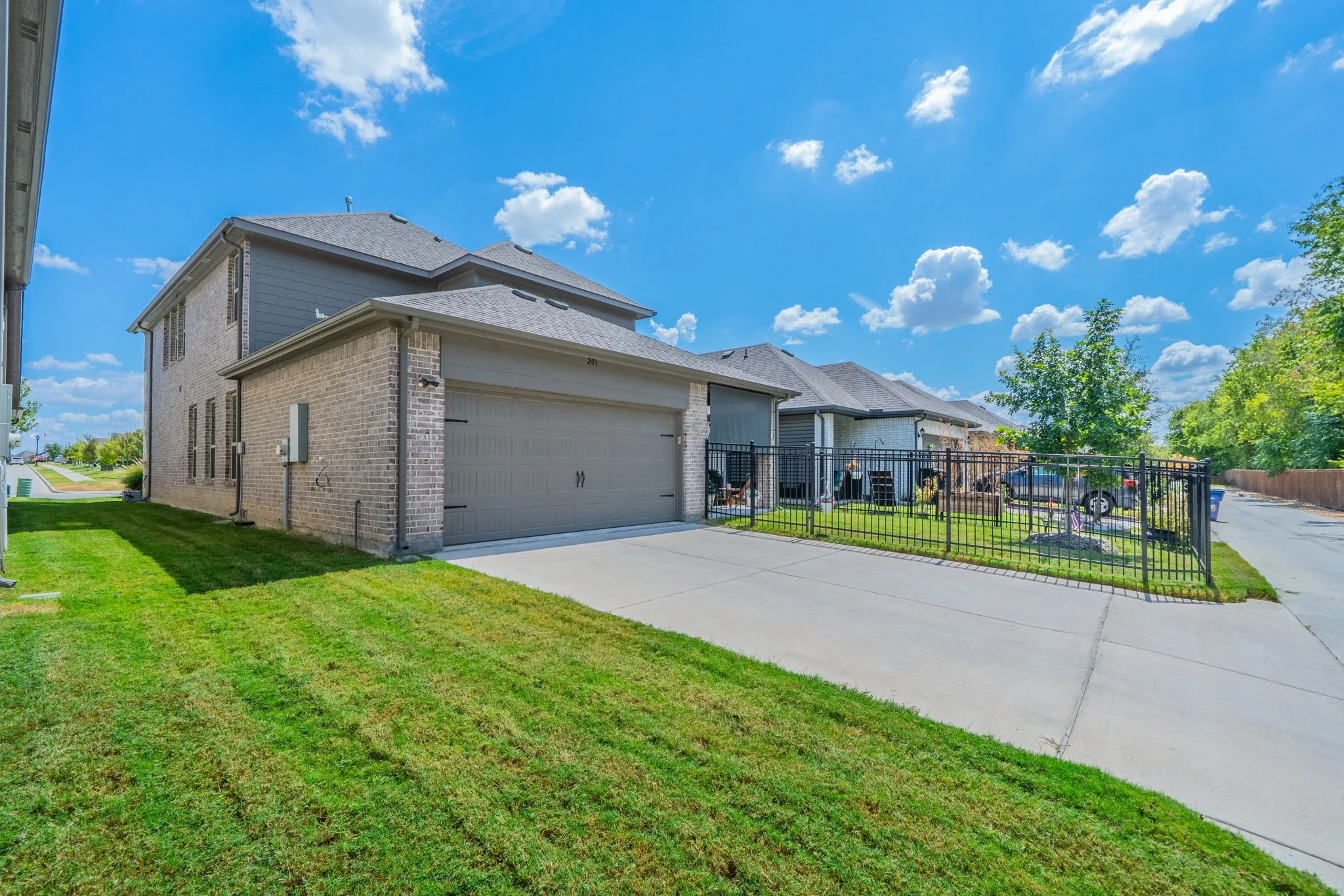 Single Family Residence For Sale in Ellis County , 201 Foreman Drive, Midlothian, Texas 76065, 4 Bedroom, 3 Bathroom, 2 Garage spaces, 2,630 Sqft, built in 2023, mls#21379447, Real Estate Agent in Midlothian, Homes For Sale in Ellis county, Homes For Sale in Midlothian, Realtor in Midlothian Texas, Real Estate Brokerage Independent Realty Texas, Luminita Cordes Realtor