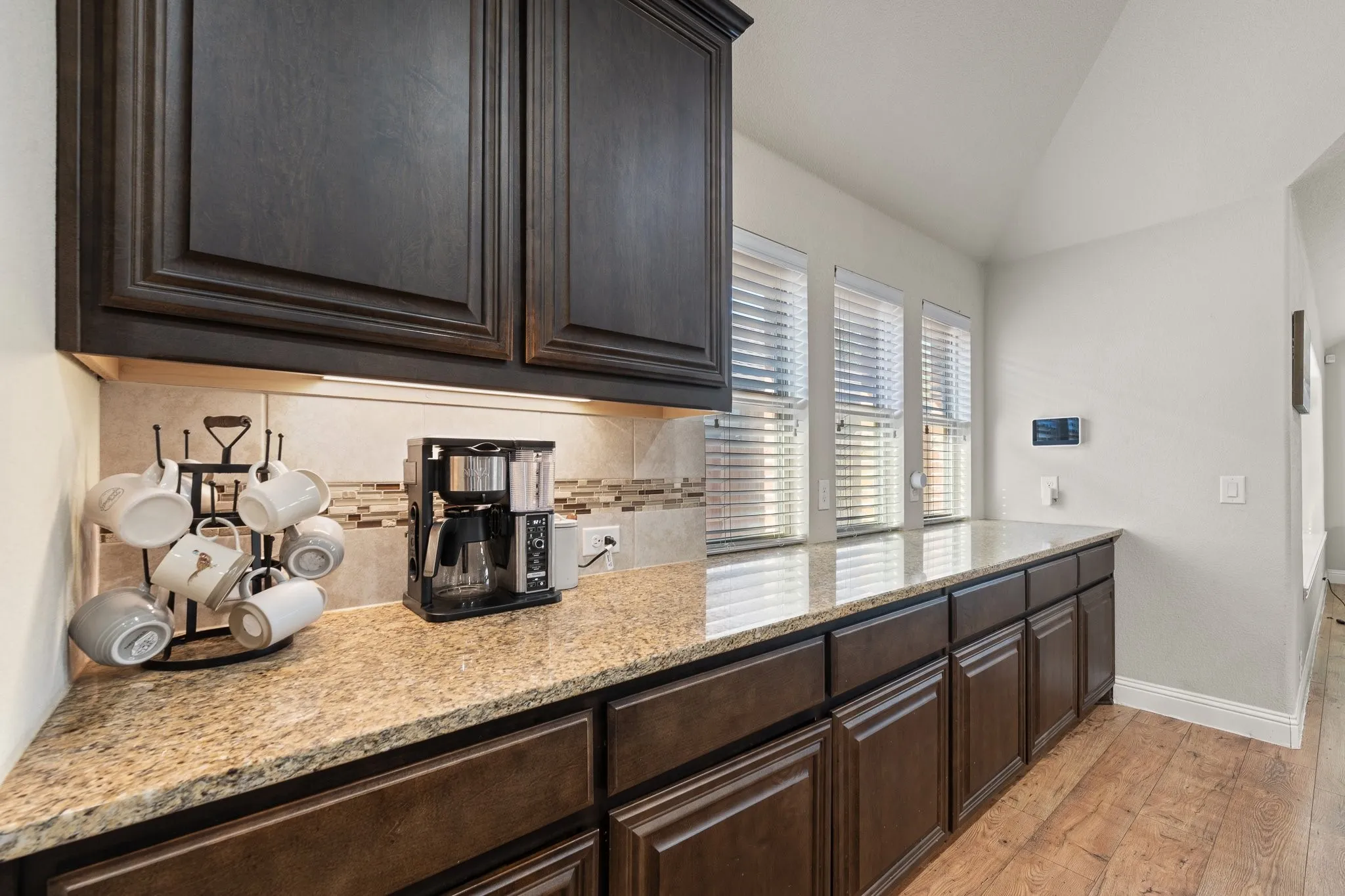 Single Family Residence For Sale in Johnson County , 119 Gateway Drive, Alvarado, Texas 76009, 4 Bedroom, 2 Bathroom, 2 Garage spaces, 1,670 Sqft, built in 2017, mls#21380768, Real Estate Agent in Alvarado, Homes For Sale in Johnson county, Homes For Sale in Alvarado, Realtor in Alvarado Texas, Real Estate Brokerage Independent Realty Texas, Luminita Cordes Realtor
