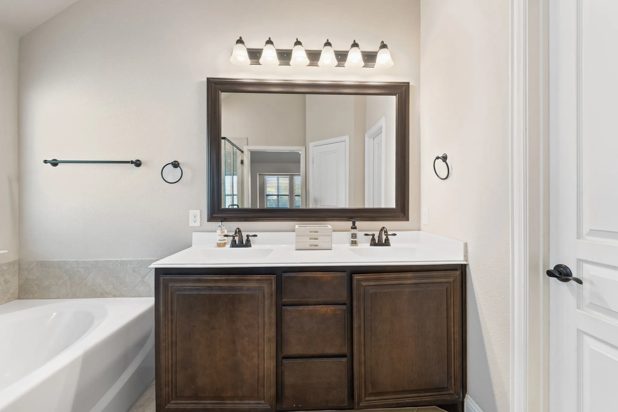 Single Family Residence For Sale in Johnson County , 119 Gateway Drive, Alvarado, Texas 76009, 4 Bedroom, 2 Bathroom, 2 Garage spaces, 1,670 Sqft, built in 2017, mls#21380768, Real Estate Agent in Alvarado, Homes For Sale in Johnson county, Homes For Sale in Alvarado, Realtor in Alvarado Texas, Real Estate Brokerage Independent Realty Texas, Luminita Cordes Realtor