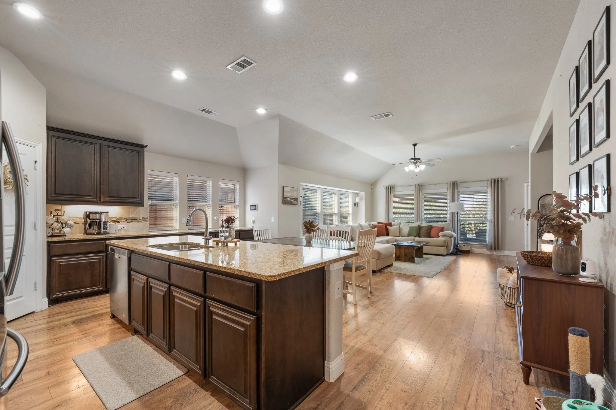 Single Family Residence For Sale in Johnson County , 119 Gateway Drive, Alvarado, Texas 76009, 4 Bedroom, 2 Bathroom, 2 Garage spaces, 1,670 Sqft, built in 2017, mls#21380768, Real Estate Agent in Alvarado, Homes For Sale in Johnson county, Homes For Sale in Alvarado, Realtor in Alvarado Texas, Real Estate Brokerage Independent Realty Texas, Luminita Cordes Realtor