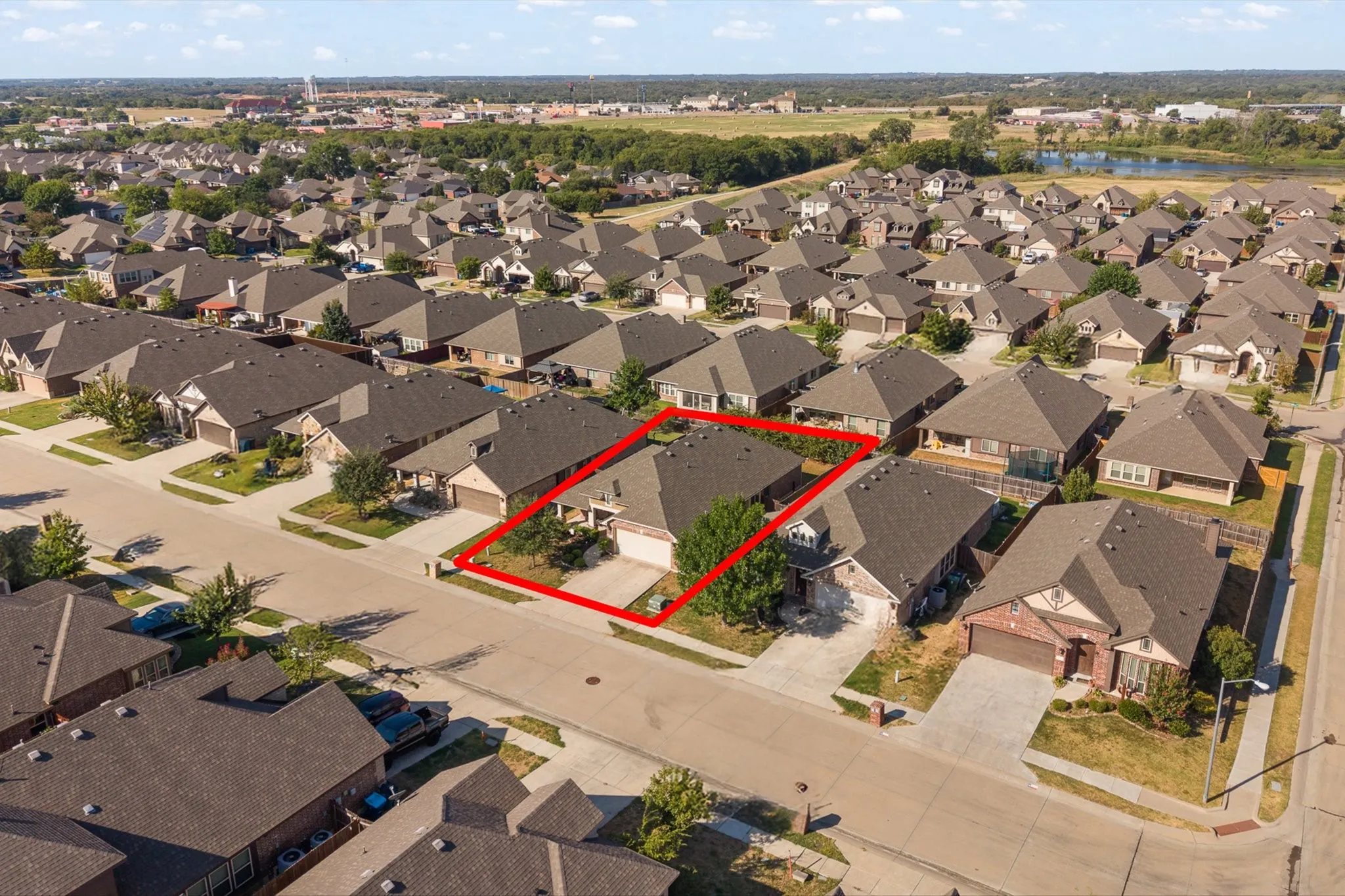 Single Family Residence For Sale in Johnson County , 119 Gateway Drive, Alvarado, Texas 76009, 4 Bedroom, 2 Bathroom, 2 Garage spaces, 1,670 Sqft, built in 2017, mls#21380768, Real Estate Agent in Alvarado, Homes For Sale in Johnson county, Homes For Sale in Alvarado, Realtor in Alvarado Texas, Real Estate Brokerage Independent Realty Texas, Luminita Cordes Realtor