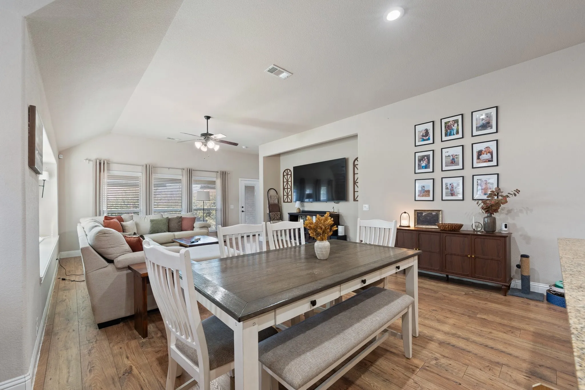 Single Family Residence For Sale in Johnson County , 119 Gateway Drive, Alvarado, Texas 76009, 4 Bedroom, 2 Bathroom, 2 Garage spaces, 1,670 Sqft, built in 2017, mls#21380768, Real Estate Agent in Alvarado, Homes For Sale in Johnson county, Homes For Sale in Alvarado, Realtor in Alvarado Texas, Real Estate Brokerage Independent Realty Texas, Luminita Cordes Realtor
