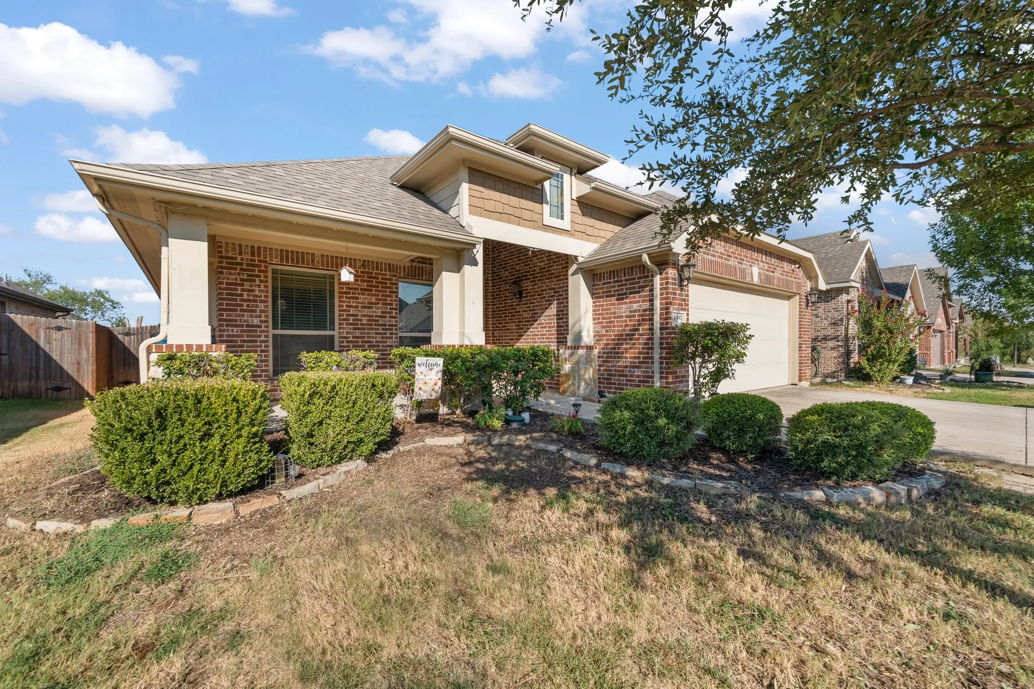 Single Family Residence For Sale in Johnson County , 119 Gateway Drive, Alvarado, Texas 76009, 4 Bedroom, 2 Bathroom, 2 Garage spaces, 1,670 Sqft, built in 2017, mls#21380768, Real Estate Agent in Alvarado, Homes For Sale in Johnson county, Homes For Sale in Alvarado, Realtor in Alvarado Texas, Real Estate Brokerage Independent Realty Texas, Luminita Cordes Realtor