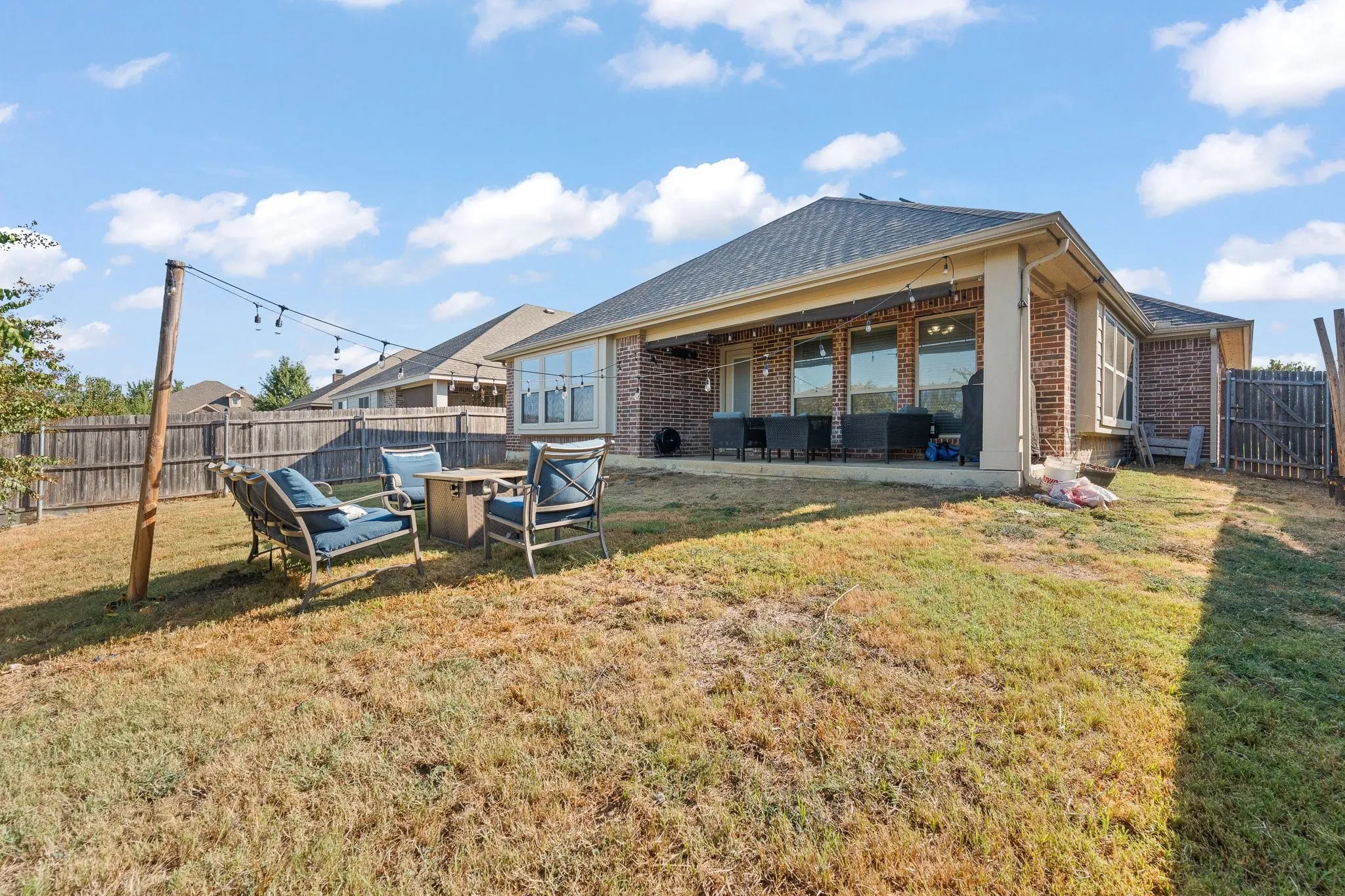 Single Family Residence For Sale in Johnson County , 119 Gateway Drive, Alvarado, Texas 76009, 4 Bedroom, 2 Bathroom, 2 Garage spaces, 1,670 Sqft, built in 2017, mls#21380768, Real Estate Agent in Alvarado, Homes For Sale in Johnson county, Homes For Sale in Alvarado, Realtor in Alvarado Texas, Real Estate Brokerage Independent Realty Texas, Luminita Cordes Realtor