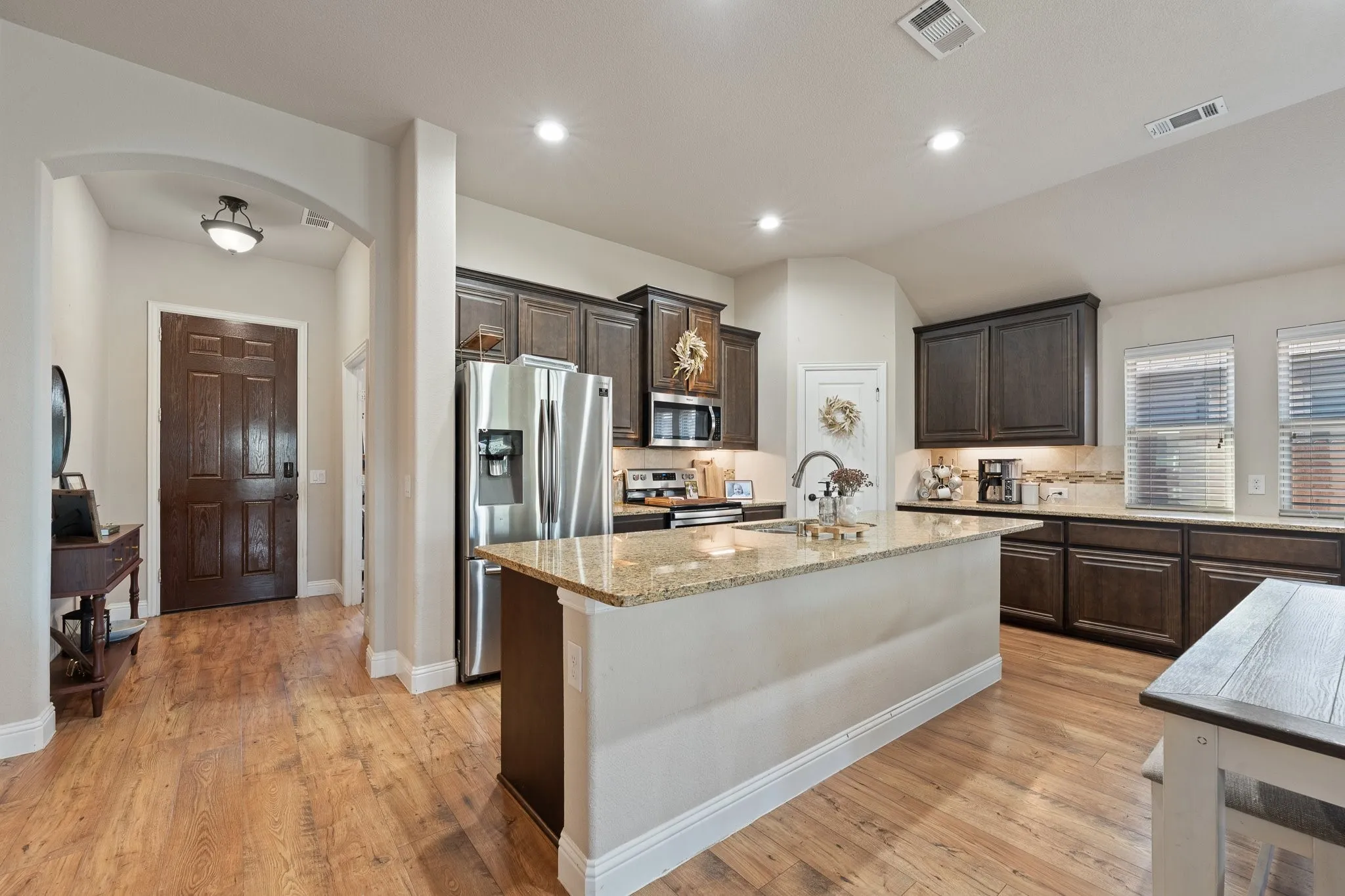Single Family Residence For Sale in Johnson County , 119 Gateway Drive, Alvarado, Texas 76009, 4 Bedroom, 2 Bathroom, 2 Garage spaces, 1,670 Sqft, built in 2017, mls#21380768, Real Estate Agent in Alvarado, Homes For Sale in Johnson county, Homes For Sale in Alvarado, Realtor in Alvarado Texas, Real Estate Brokerage Independent Realty Texas, Luminita Cordes Realtor