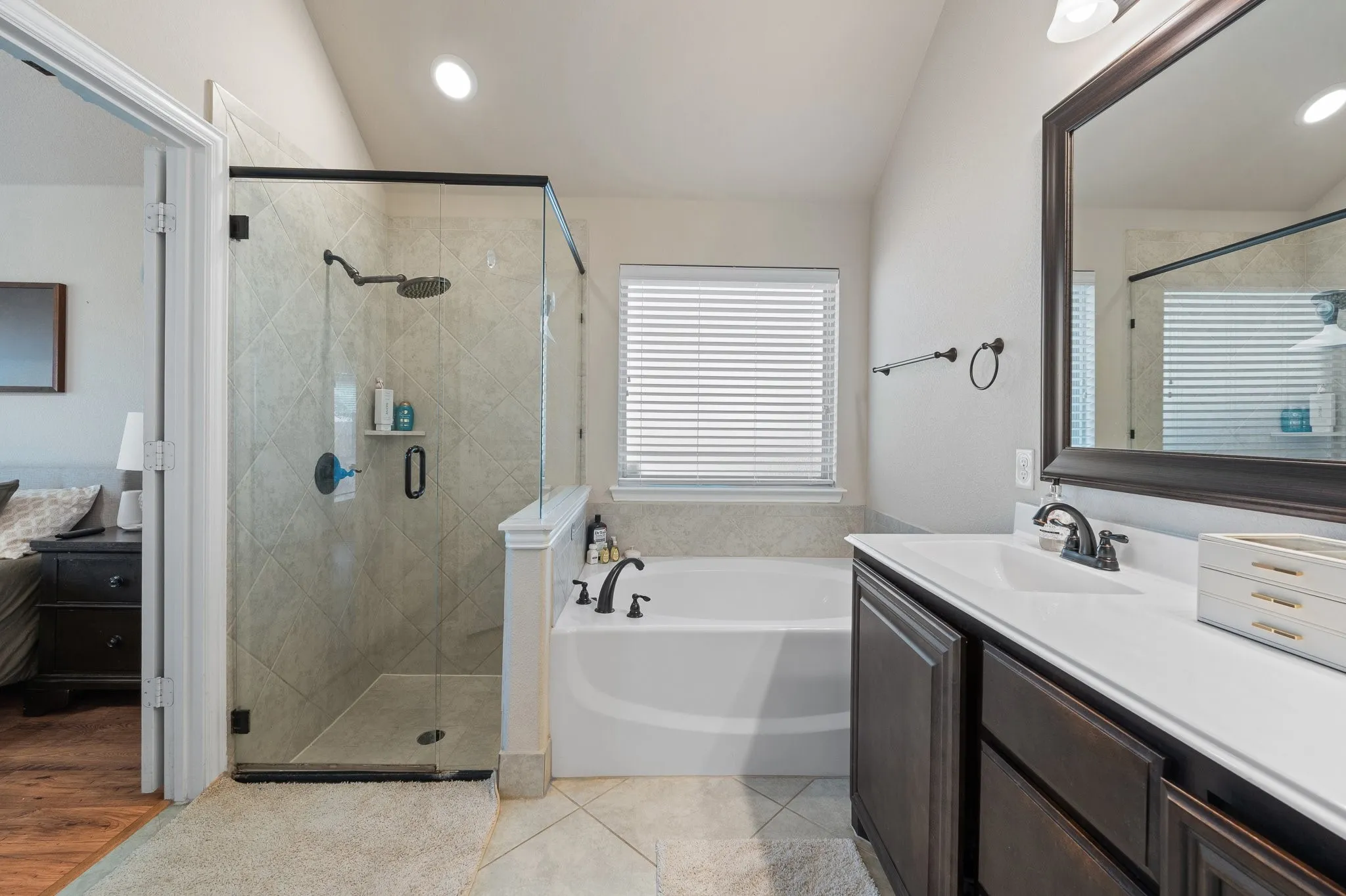 Single Family Residence For Sale in Johnson County , 119 Gateway Drive, Alvarado, Texas 76009, 4 Bedroom, 2 Bathroom, 2 Garage spaces, 1,670 Sqft, built in 2017, mls#21380768, Real Estate Agent in Alvarado, Homes For Sale in Johnson county, Homes For Sale in Alvarado, Realtor in Alvarado Texas, Real Estate Brokerage Independent Realty Texas, Luminita Cordes Realtor
