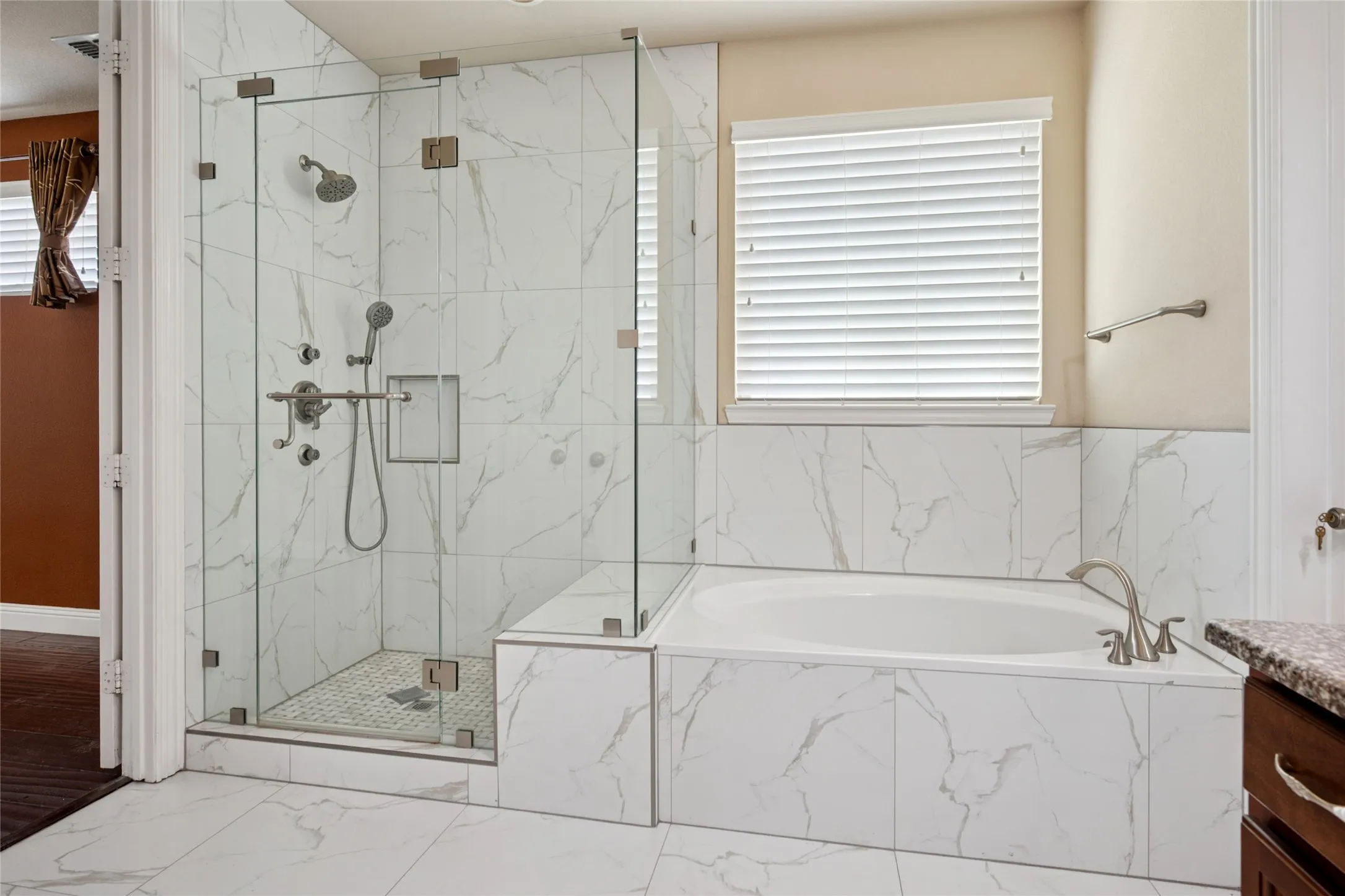 Single Family Residence For Rent in Dallas County , 7211 Beranger Drive, Irving, Texas 75063, 4 Bedroom, 5 Bathroom, 2 Garage spaces, 4,065 Sqft, built in 2014, mls#21380879, Real Estate Agent in Irving, Homes For Rent in Dallas county, Homes For Rent in Irving, Realtor in Irving Texas, Real Estate Brokerage Independent Realty Texas, Luminita Cordes Realtor
