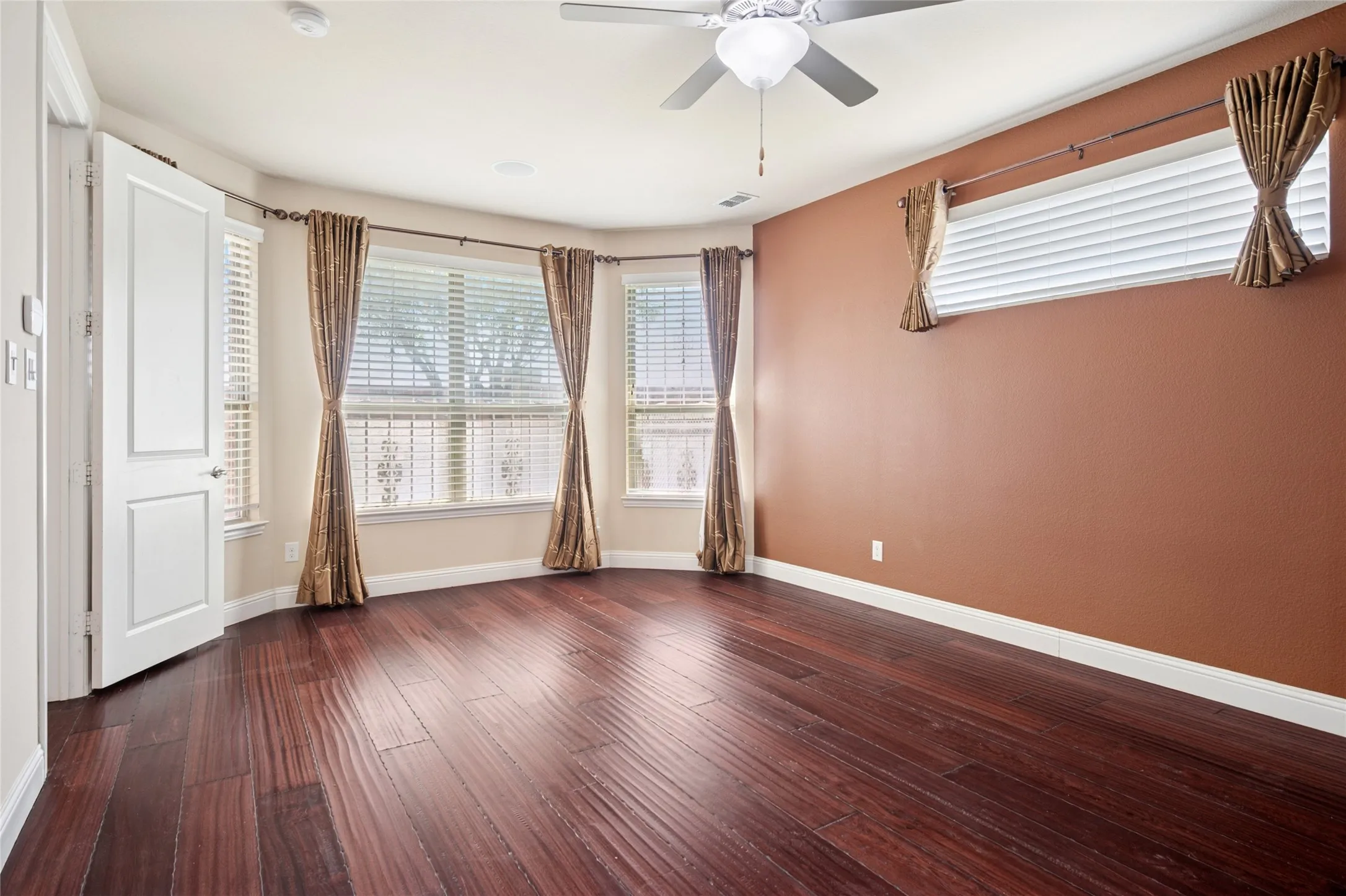 Single Family Residence For Rent in Dallas County , 7211 Beranger Drive, Irving, Texas 75063, 4 Bedroom, 5 Bathroom, 2 Garage spaces, 4,065 Sqft, built in 2014, mls#21380879, Real Estate Agent in Irving, Homes For Rent in Dallas county, Homes For Rent in Irving, Realtor in Irving Texas, Real Estate Brokerage Independent Realty Texas, Luminita Cordes Realtor