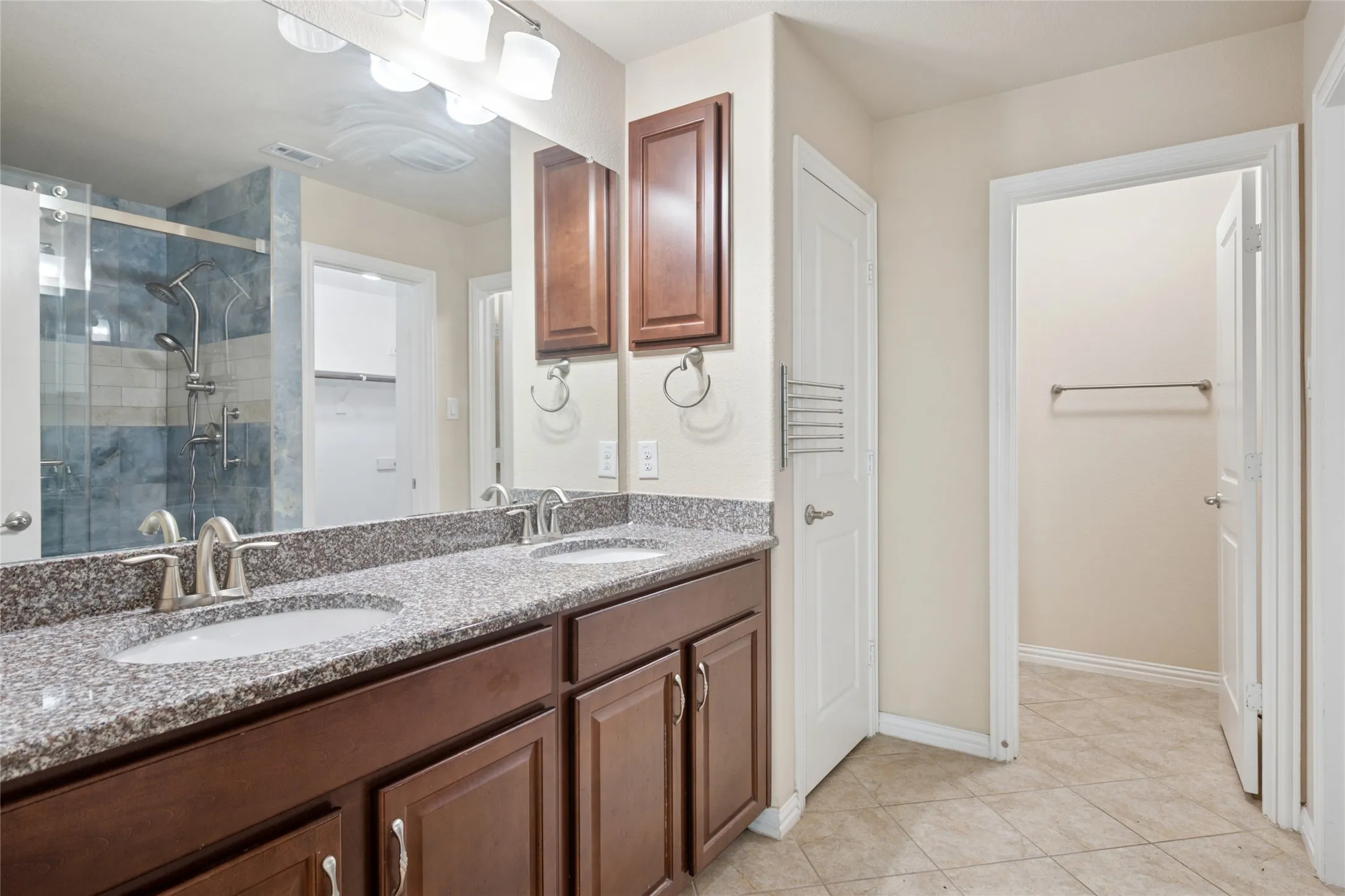 Single Family Residence For Rent in Dallas County , 7211 Beranger Drive, Irving, Texas 75063, 4 Bedroom, 5 Bathroom, 2 Garage spaces, 4,065 Sqft, built in 2014, mls#21380879, Real Estate Agent in Irving, Homes For Rent in Dallas county, Homes For Rent in Irving, Realtor in Irving Texas, Real Estate Brokerage Independent Realty Texas, Luminita Cordes Realtor