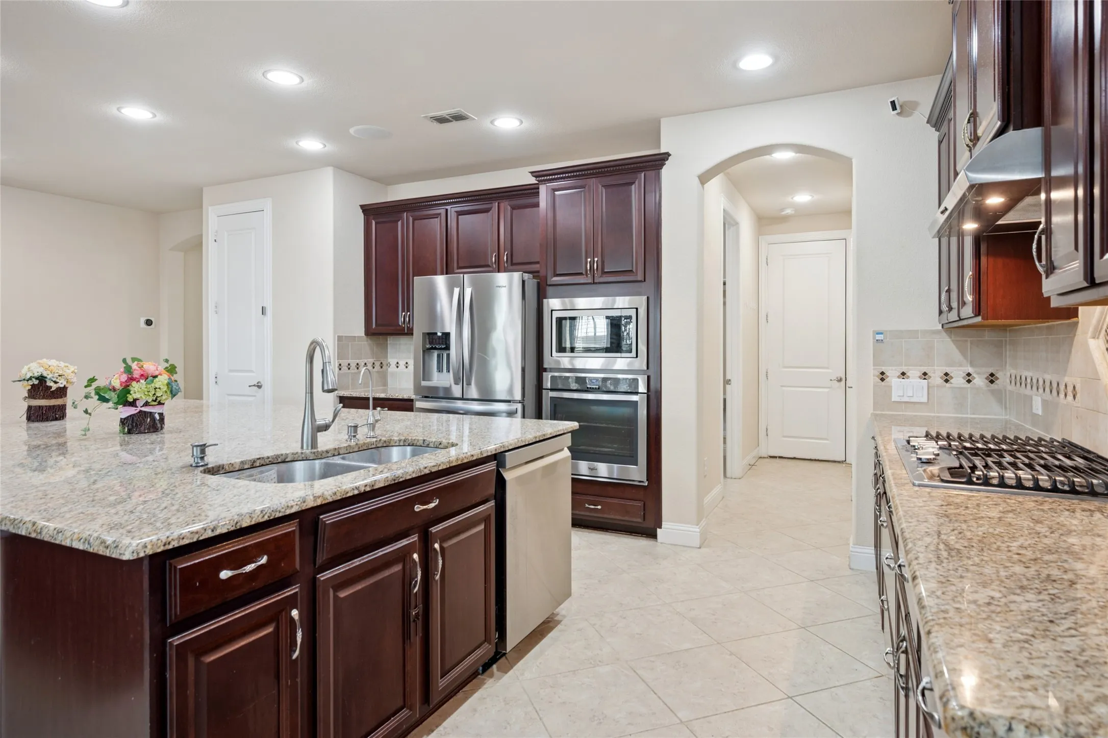 Single Family Residence For Rent in Dallas County , 7211 Beranger Drive, Irving, Texas 75063, 4 Bedroom, 5 Bathroom, 2 Garage spaces, 4,065 Sqft, built in 2014, mls#21380879, Real Estate Agent in Irving, Homes For Rent in Dallas county, Homes For Rent in Irving, Realtor in Irving Texas, Real Estate Brokerage Independent Realty Texas, Luminita Cordes Realtor