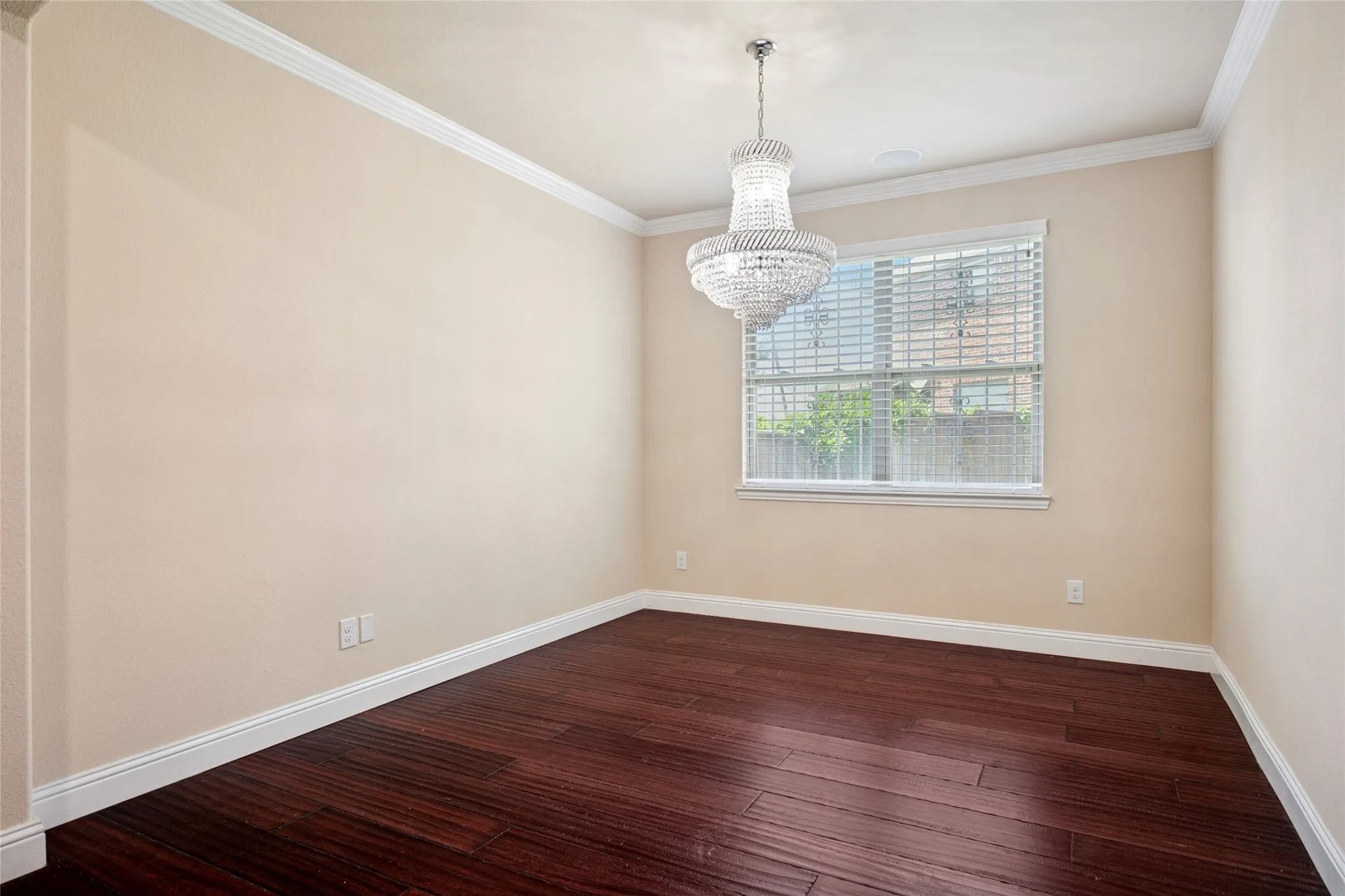 Single Family Residence For Rent in Dallas County , 7211 Beranger Drive, Irving, Texas 75063, 4 Bedroom, 5 Bathroom, 2 Garage spaces, 4,065 Sqft, built in 2014, mls#21380879, Real Estate Agent in Irving, Homes For Rent in Dallas county, Homes For Rent in Irving, Realtor in Irving Texas, Real Estate Brokerage Independent Realty Texas, Luminita Cordes Realtor
