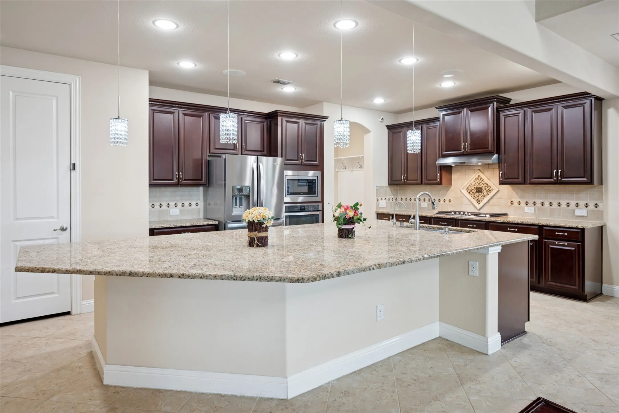 Single Family Residence For Rent in Dallas County , 7211 Beranger Drive, Irving, Texas 75063, 4 Bedroom, 5 Bathroom, 2 Garage spaces, 4,065 Sqft, built in 2014, mls#21380879, Real Estate Agent in Irving, Homes For Rent in Dallas county, Homes For Rent in Irving, Realtor in Irving Texas, Real Estate Brokerage Independent Realty Texas, Luminita Cordes Realtor