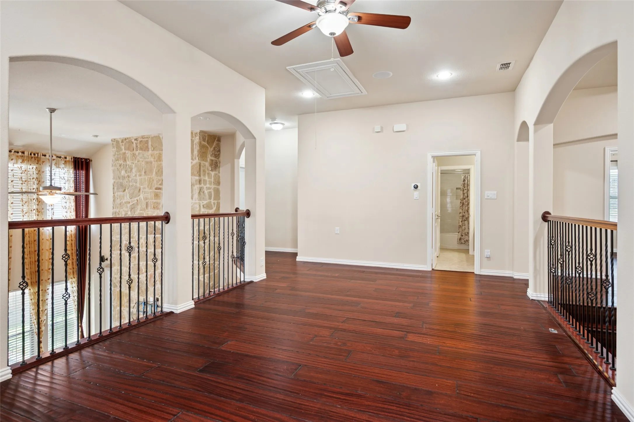Single Family Residence For Rent in Dallas County , 7211 Beranger Drive, Irving, Texas 75063, 4 Bedroom, 5 Bathroom, 2 Garage spaces, 4,065 Sqft, built in 2014, mls#21380879, Real Estate Agent in Irving, Homes For Rent in Dallas county, Homes For Rent in Irving, Realtor in Irving Texas, Real Estate Brokerage Independent Realty Texas, Luminita Cordes Realtor