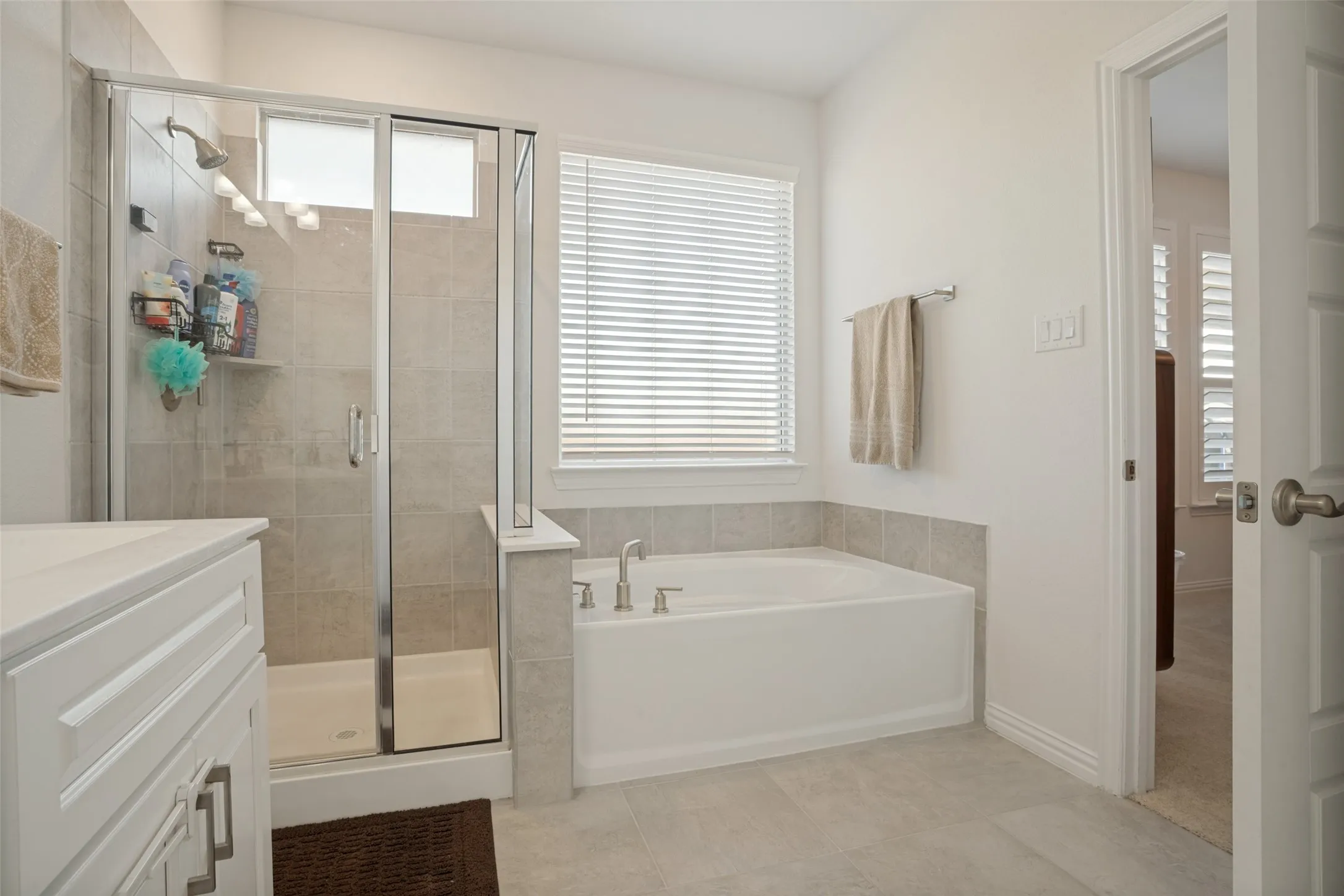 Single Family Residence For Sale in Denton County , 1238 Stagecoach Trail, Justin, Texas 76247, 5 Bedroom, 3 Bathroom, 2 Garage spaces, 2,779 Sqft, built in 2022, mls#21380846, Real Estate Agent in Justin, Homes For Sale in Denton county, Homes For Sale in Justin, Realtor in Justin Texas, Real Estate Brokerage Independent Realty Texas, Luminita Cordes Realtor