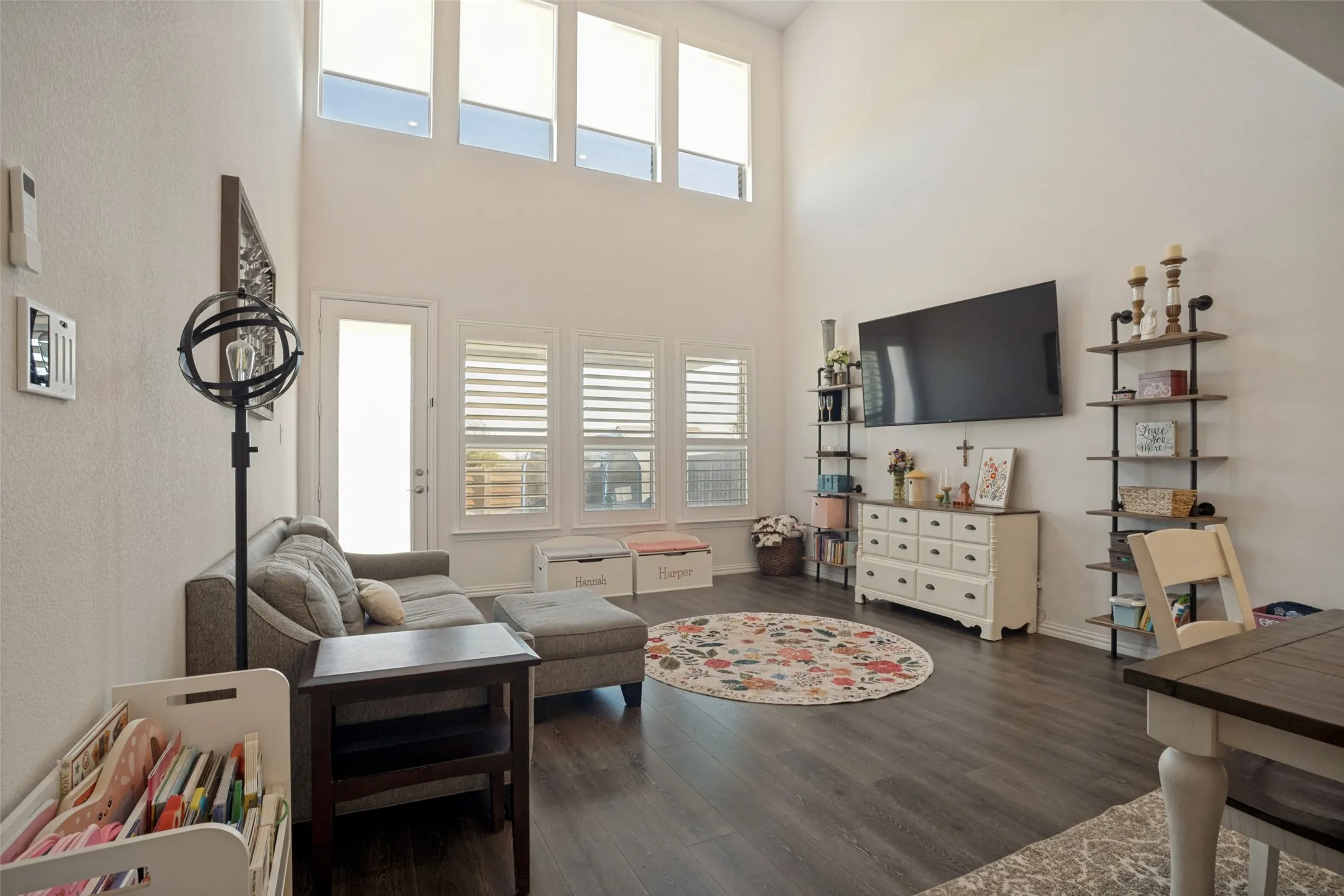 Single Family Residence For Sale in Denton County , 1238 Stagecoach Trail, Justin, Texas 76247, 5 Bedroom, 3 Bathroom, 2 Garage spaces, 2,779 Sqft, built in 2022, mls#21380846, Real Estate Agent in Justin, Homes For Sale in Denton county, Homes For Sale in Justin, Realtor in Justin Texas, Real Estate Brokerage Independent Realty Texas, Luminita Cordes Realtor