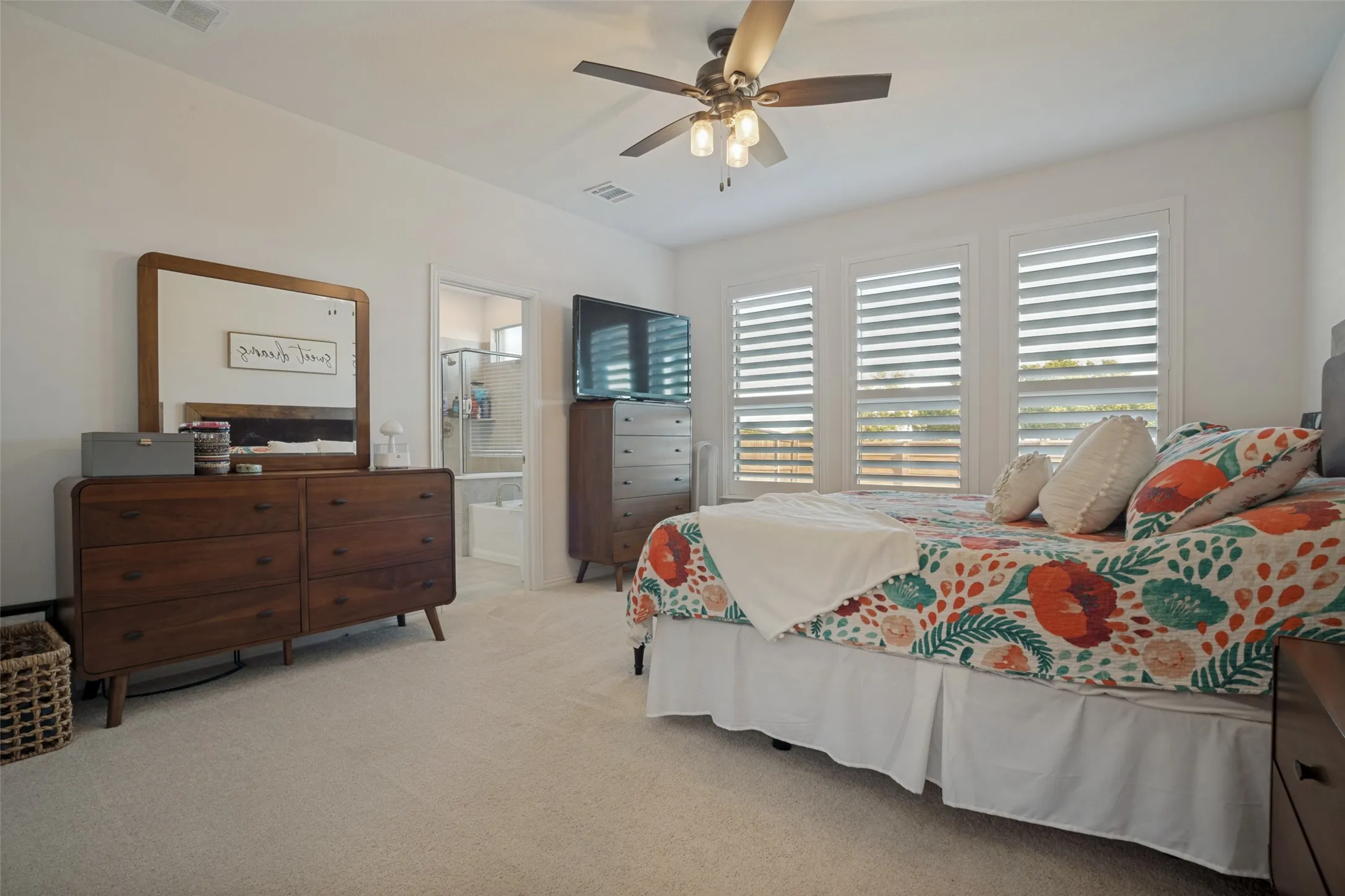 Single Family Residence For Sale in Denton County , 1238 Stagecoach Trail, Justin, Texas 76247, 5 Bedroom, 3 Bathroom, 2 Garage spaces, 2,779 Sqft, built in 2022, mls#21380846, Real Estate Agent in Justin, Homes For Sale in Denton county, Homes For Sale in Justin, Realtor in Justin Texas, Real Estate Brokerage Independent Realty Texas, Luminita Cordes Realtor