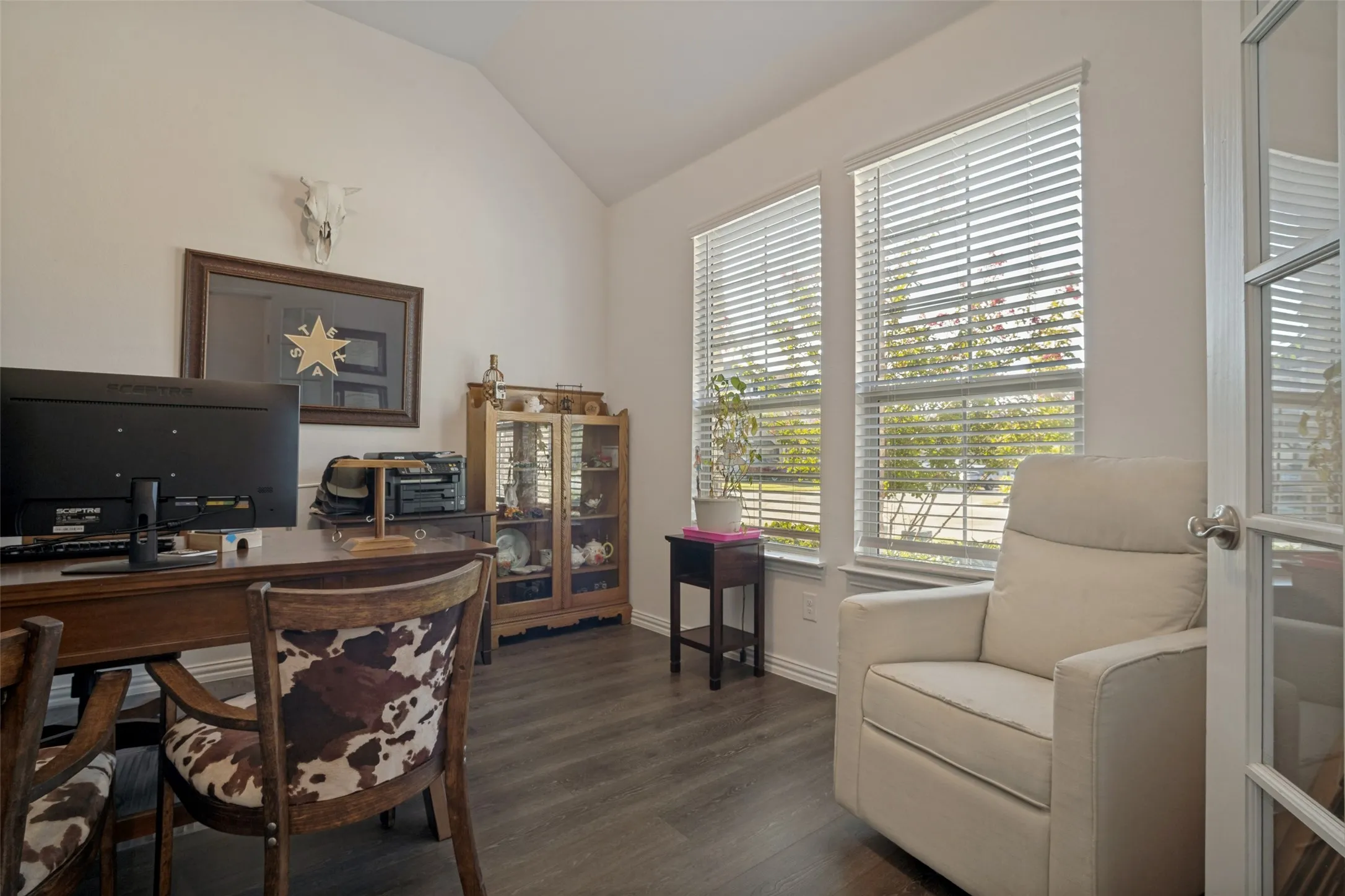 Single Family Residence For Sale in Denton County , 1238 Stagecoach Trail, Justin, Texas 76247, 5 Bedroom, 3 Bathroom, 2 Garage spaces, 2,779 Sqft, built in 2022, mls#21380846, Real Estate Agent in Justin, Homes For Sale in Denton county, Homes For Sale in Justin, Realtor in Justin Texas, Real Estate Brokerage Independent Realty Texas, Luminita Cordes Realtor