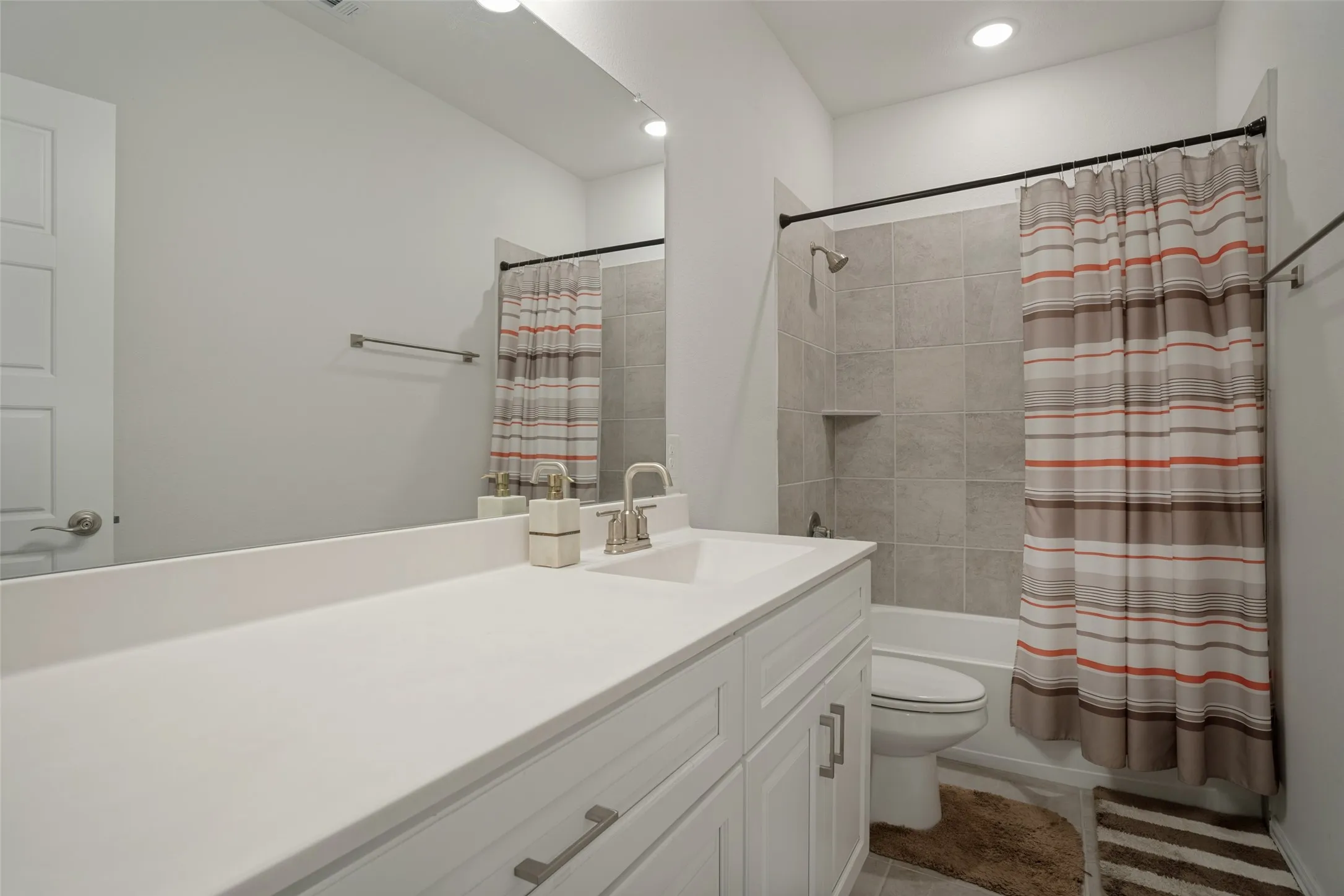 Single Family Residence For Sale in Denton County , 1238 Stagecoach Trail, Justin, Texas 76247, 5 Bedroom, 3 Bathroom, 2 Garage spaces, 2,779 Sqft, built in 2022, mls#21380846, Real Estate Agent in Justin, Homes For Sale in Denton county, Homes For Sale in Justin, Realtor in Justin Texas, Real Estate Brokerage Independent Realty Texas, Luminita Cordes Realtor