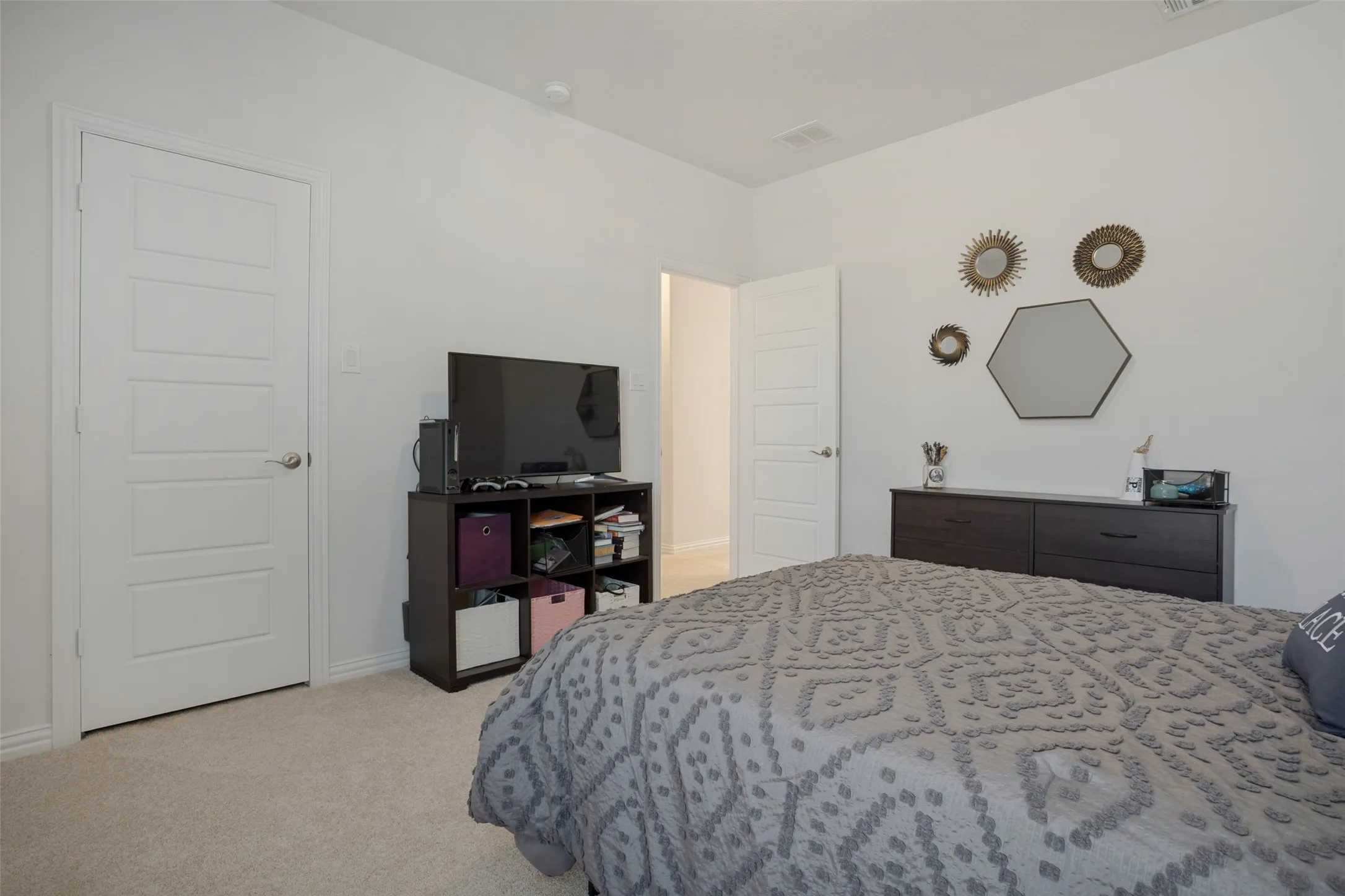 Single Family Residence For Sale in Denton County , 1238 Stagecoach Trail, Justin, Texas 76247, 5 Bedroom, 3 Bathroom, 2 Garage spaces, 2,779 Sqft, built in 2022, mls#21380846, Real Estate Agent in Justin, Homes For Sale in Denton county, Homes For Sale in Justin, Realtor in Justin Texas, Real Estate Brokerage Independent Realty Texas, Luminita Cordes Realtor