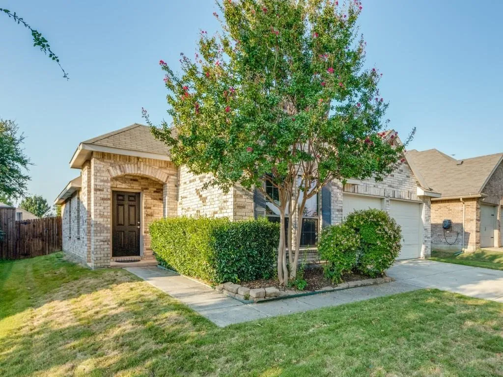 Single Family Residence For Sale in Denton County , 5551 Exeter Drive, Prosper, Texas 75078, 3 Bedroom, 2 Bathroom, 2 Garage spaces, 1,554 Sqft, built in 2008, mls#21369593, Real Estate Agent in Prosper, Homes For Sale in Denton county, Homes For Sale in Prosper, Realtor in Prosper Texas, Real Estate Brokerage Independent Realty Texas, Luminita Cordes Realtor