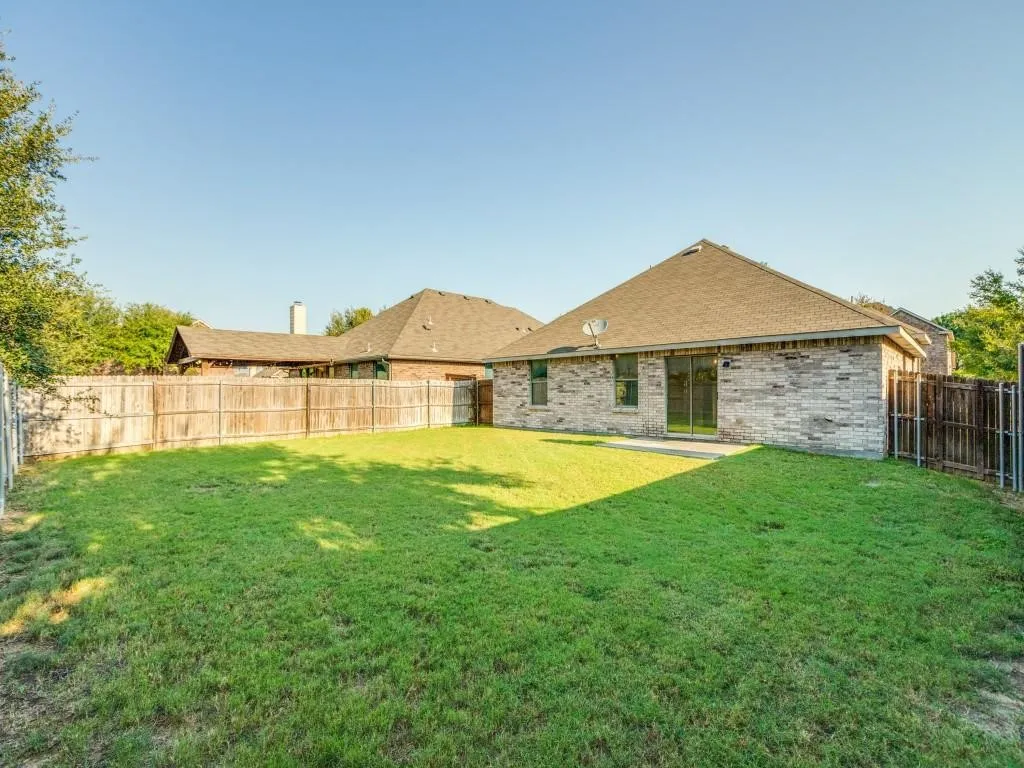 Single Family Residence For Sale in Denton County , 5551 Exeter Drive, Prosper, Texas 75078, 3 Bedroom, 2 Bathroom, 2 Garage spaces, 1,554 Sqft, built in 2008, mls#21369593, Real Estate Agent in Prosper, Homes For Sale in Denton county, Homes For Sale in Prosper, Realtor in Prosper Texas, Real Estate Brokerage Independent Realty Texas, Luminita Cordes Realtor