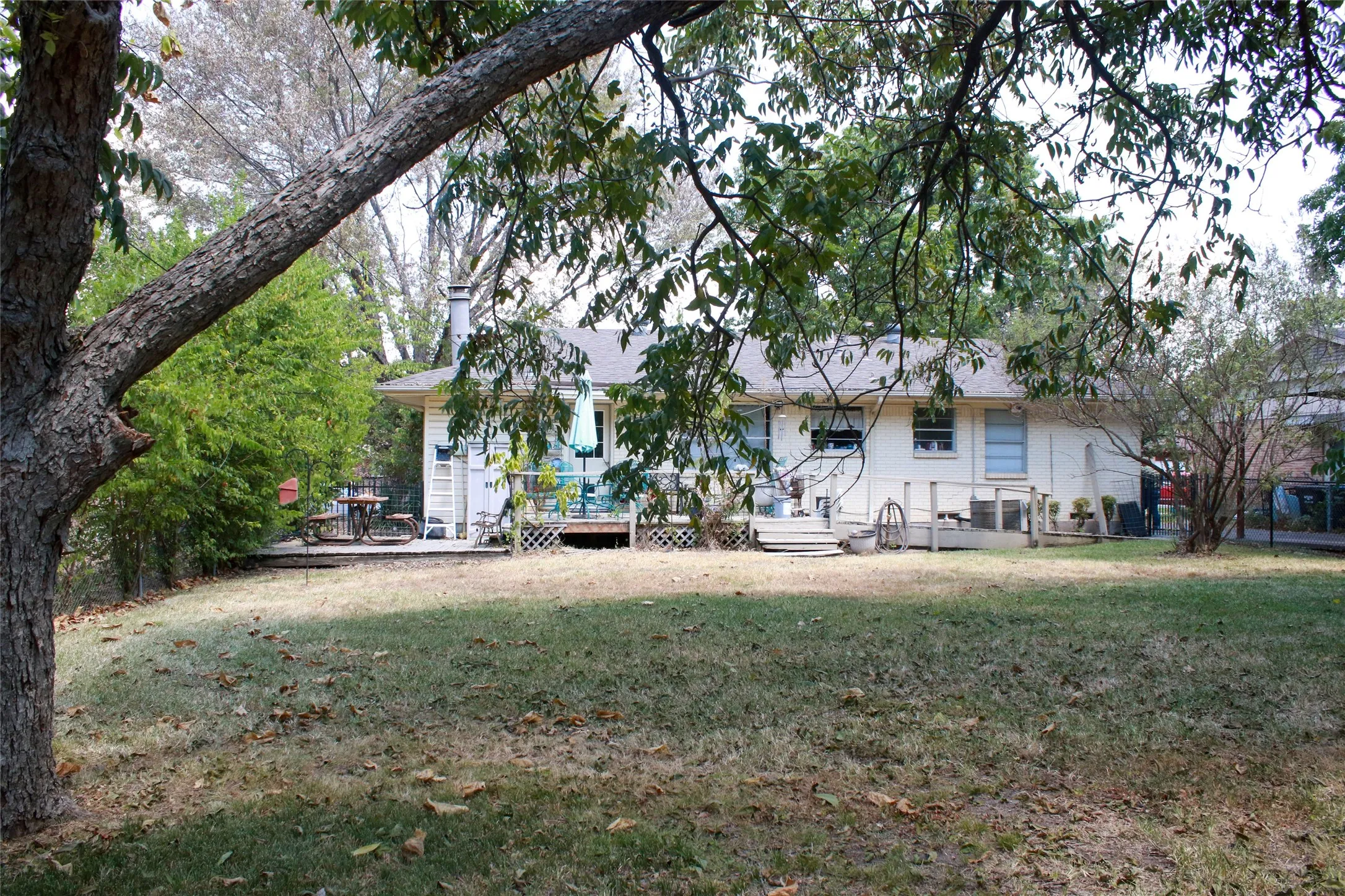 Single Family Residence For Sale in Hunt County , 1417 williamsburg Road, Greenville, Texas 75401, 3 Bedroom, 2 Bathroom, Garage spaces, 1,360 Sqft, built in 1960, mls#21371104, Real Estate Agent in Greenville, Homes For Sale in Hunt county, Homes For Sale in Greenville, Realtor in Greenville Texas, Real Estate Brokerage Independent Realty Texas, Luminita Cordes Realtor