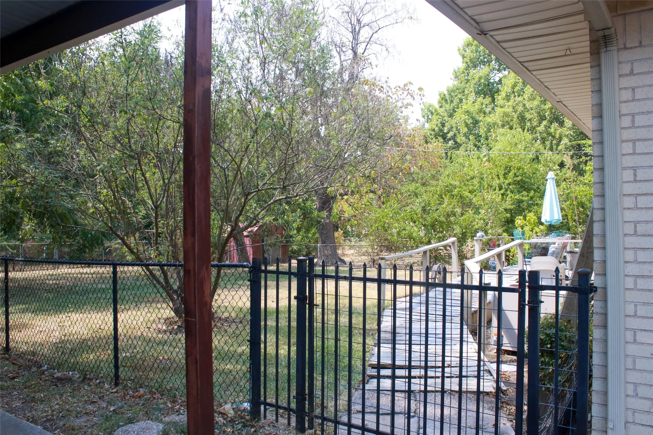 Single Family Residence For Sale in Hunt County , 1417 williamsburg Road, Greenville, Texas 75401, 3 Bedroom, 2 Bathroom, Garage spaces, 1,360 Sqft, built in 1960, mls#21371104, Real Estate Agent in Greenville, Homes For Sale in Hunt county, Homes For Sale in Greenville, Realtor in Greenville Texas, Real Estate Brokerage Independent Realty Texas, Luminita Cordes Realtor