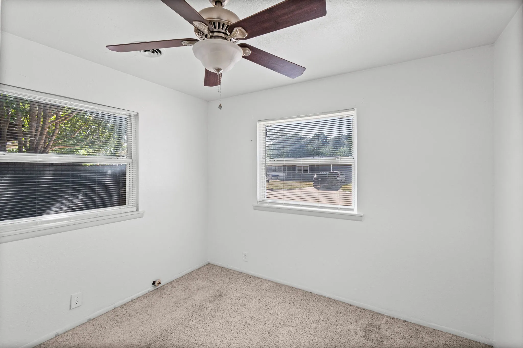 Single Family Residence For Sale in Tarrant County , 756 Thomas Avenue, Hurst, Texas 76053, 4 Bedroom, 1 Bathroom, Garage spaces, 988 Sqft, built in 1958, mls#21380111, Real Estate Agent in Hurst, Homes For Sale in Tarrant county, Homes For Sale in Hurst, Realtor in Hurst Texas, Real Estate Brokerage Independent Realty Texas, Luminita Cordes Realtor