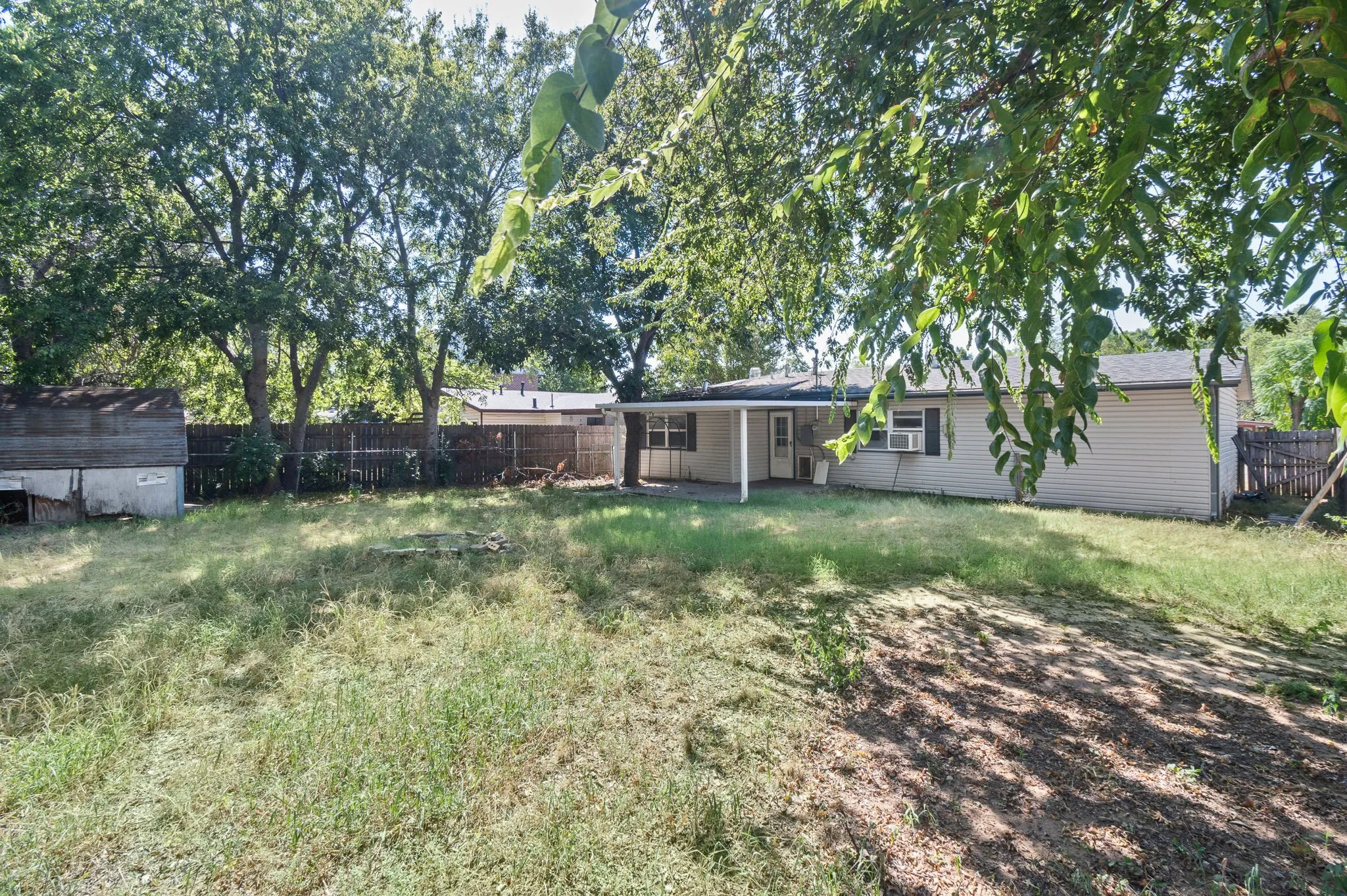 Single Family Residence For Sale in Tarrant County , 756 Thomas Avenue, Hurst, Texas 76053, 4 Bedroom, 1 Bathroom, Garage spaces, 988 Sqft, built in 1958, mls#21380111, Real Estate Agent in Hurst, Homes For Sale in Tarrant county, Homes For Sale in Hurst, Realtor in Hurst Texas, Real Estate Brokerage Independent Realty Texas, Luminita Cordes Realtor