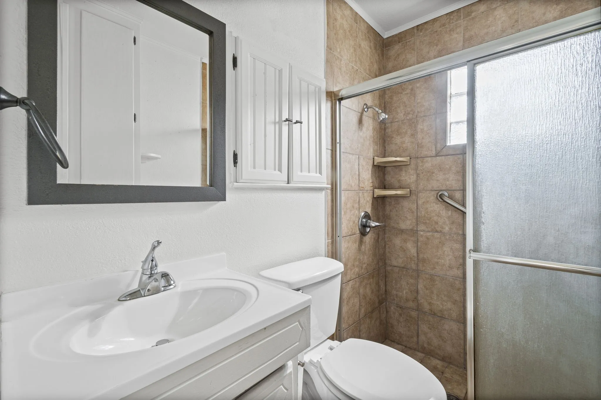 Single Family Residence For Sale in Tarrant County , 756 Thomas Avenue, Hurst, Texas 76053, 4 Bedroom, 1 Bathroom, Garage spaces, 988 Sqft, built in 1958, mls#21380111, Real Estate Agent in Hurst, Homes For Sale in Tarrant county, Homes For Sale in Hurst, Realtor in Hurst Texas, Real Estate Brokerage Independent Realty Texas, Luminita Cordes Realtor