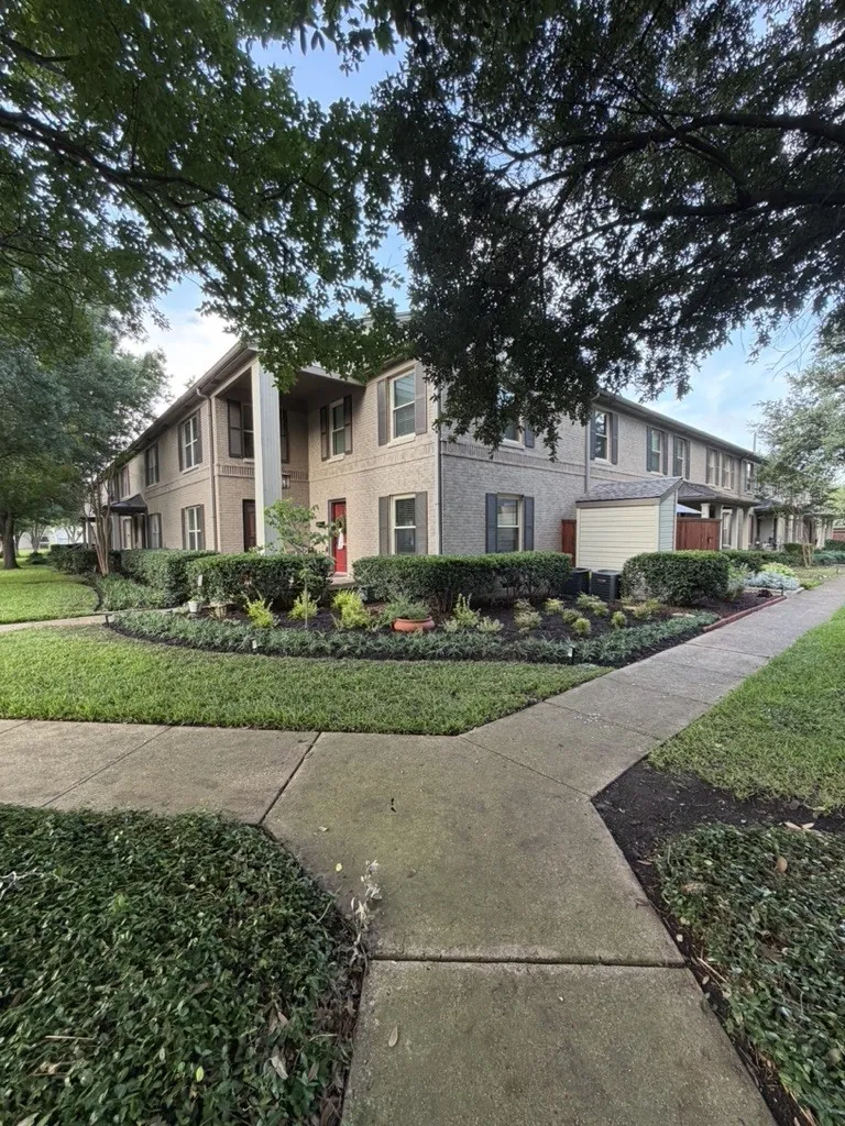Condominium For Sale in Dallas County , 6363 Bordeaux Avenue, Dallas, Texas 75209, 2 Bedroom, 1 Bathroom, Garage spaces, 1,037 Sqft, built in 1951, mls#21377000, Real Estate Agent in Dallas, Homes For Sale in Dallas county, Homes For Sale in Dallas, Realtor in Dallas Texas, Real Estate Brokerage Independent Realty Texas, Luminita Cordes Realtor