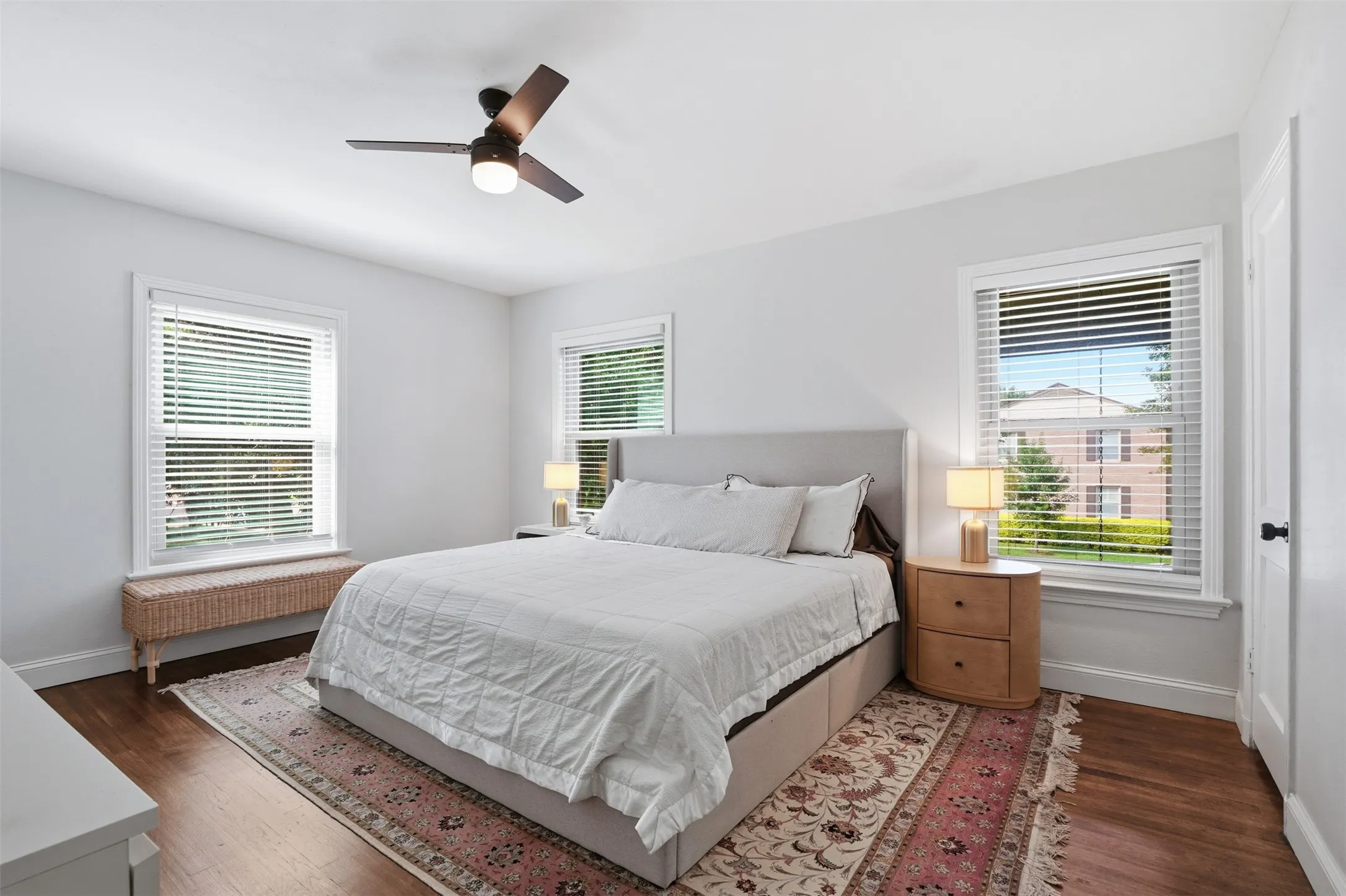 Condominium For Sale in Dallas County , 6363 Bordeaux Avenue, Dallas, Texas 75209, 2 Bedroom, 1 Bathroom, Garage spaces, 1,037 Sqft, built in 1951, mls#21377000, Real Estate Agent in Dallas, Homes For Sale in Dallas county, Homes For Sale in Dallas, Realtor in Dallas Texas, Real Estate Brokerage Independent Realty Texas, Luminita Cordes Realtor