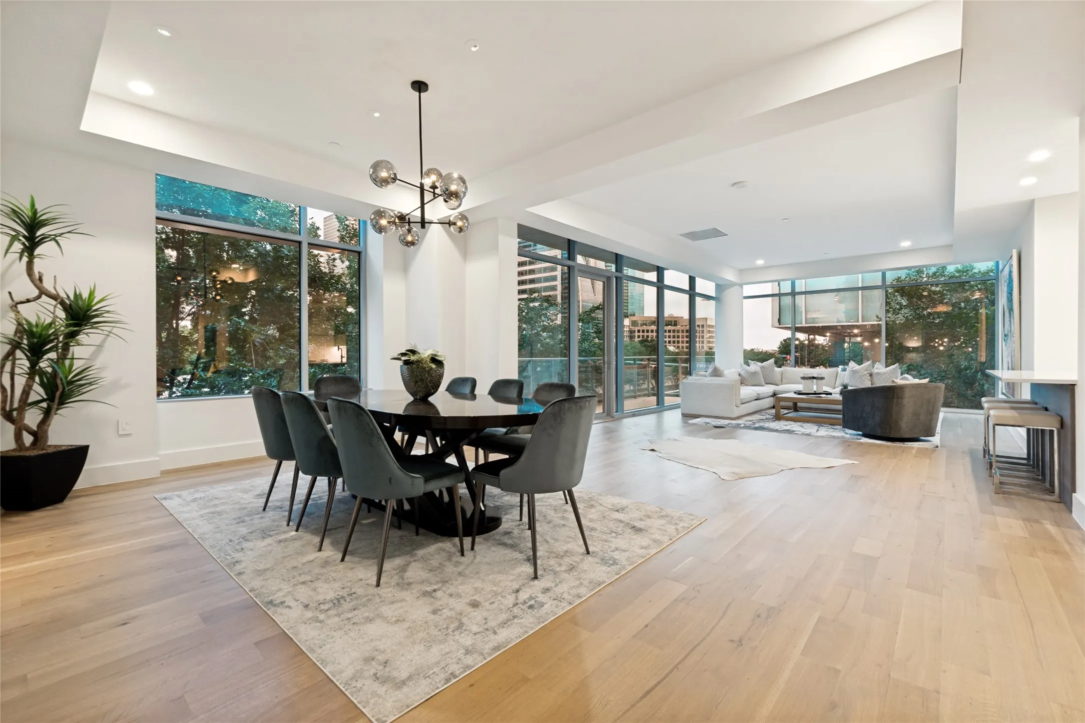 Condominium For Sale in Dallas County , 2025 Woodall Rodgers Freeway 23, Dallas, Texas 75201, 2 Bedroom, 3 Bathroom, 3 Garage spaces, 2,395 Sqft, built in 2014, mls#21380584, Real Estate Agent in Dallas, Homes For Sale in Dallas county, Homes For Sale in Dallas, Realtor in Dallas Texas, Real Estate Brokerage Independent Realty Texas, Luminita Cordes Realtor