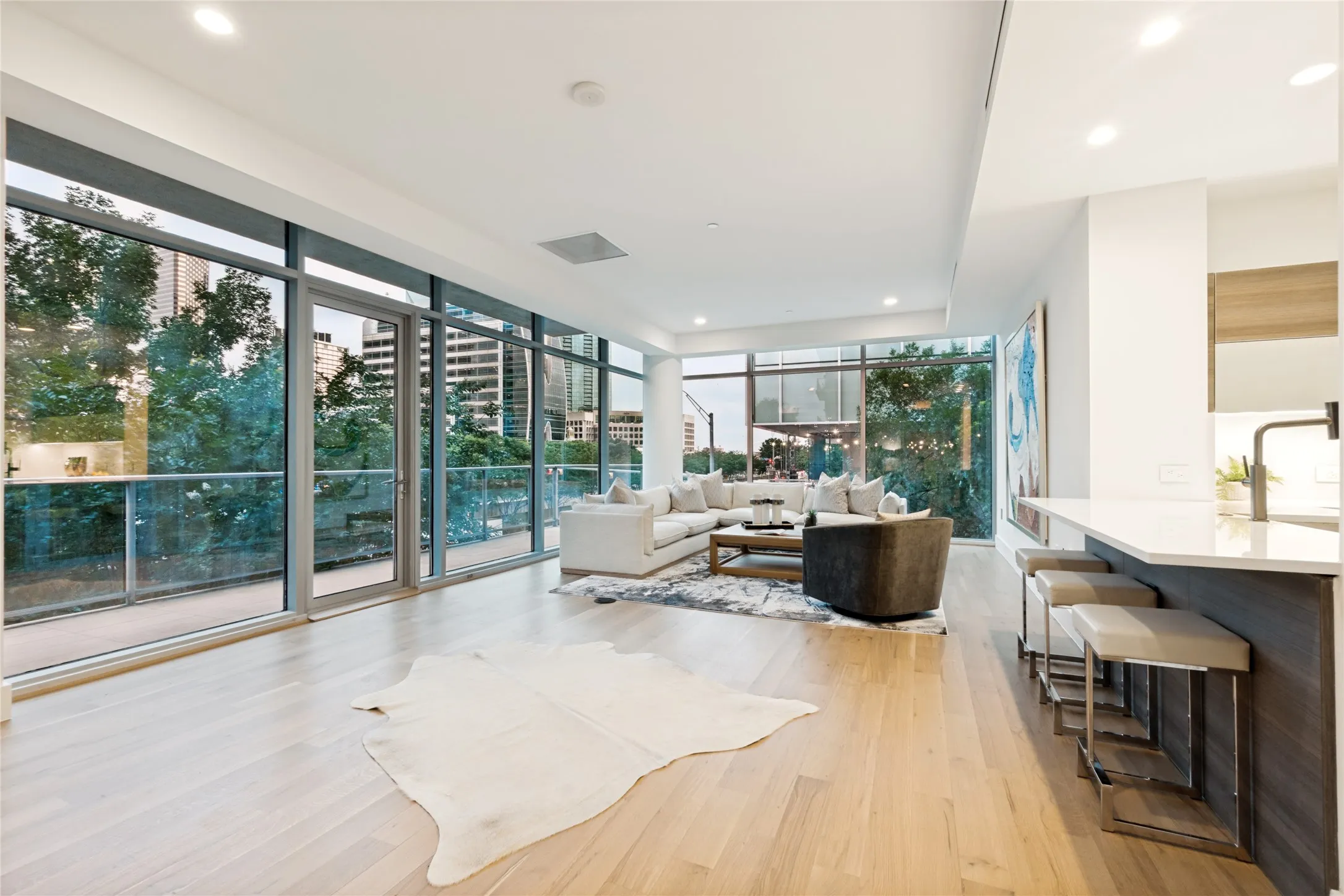 Condominium For Sale in Dallas County , 2025 Woodall Rodgers Freeway 23, Dallas, Texas 75201, 2 Bedroom, 3 Bathroom, 3 Garage spaces, 2,395 Sqft, built in 2014, mls#21380584, Real Estate Agent in Dallas, Homes For Sale in Dallas county, Homes For Sale in Dallas, Realtor in Dallas Texas, Real Estate Brokerage Independent Realty Texas, Luminita Cordes Realtor