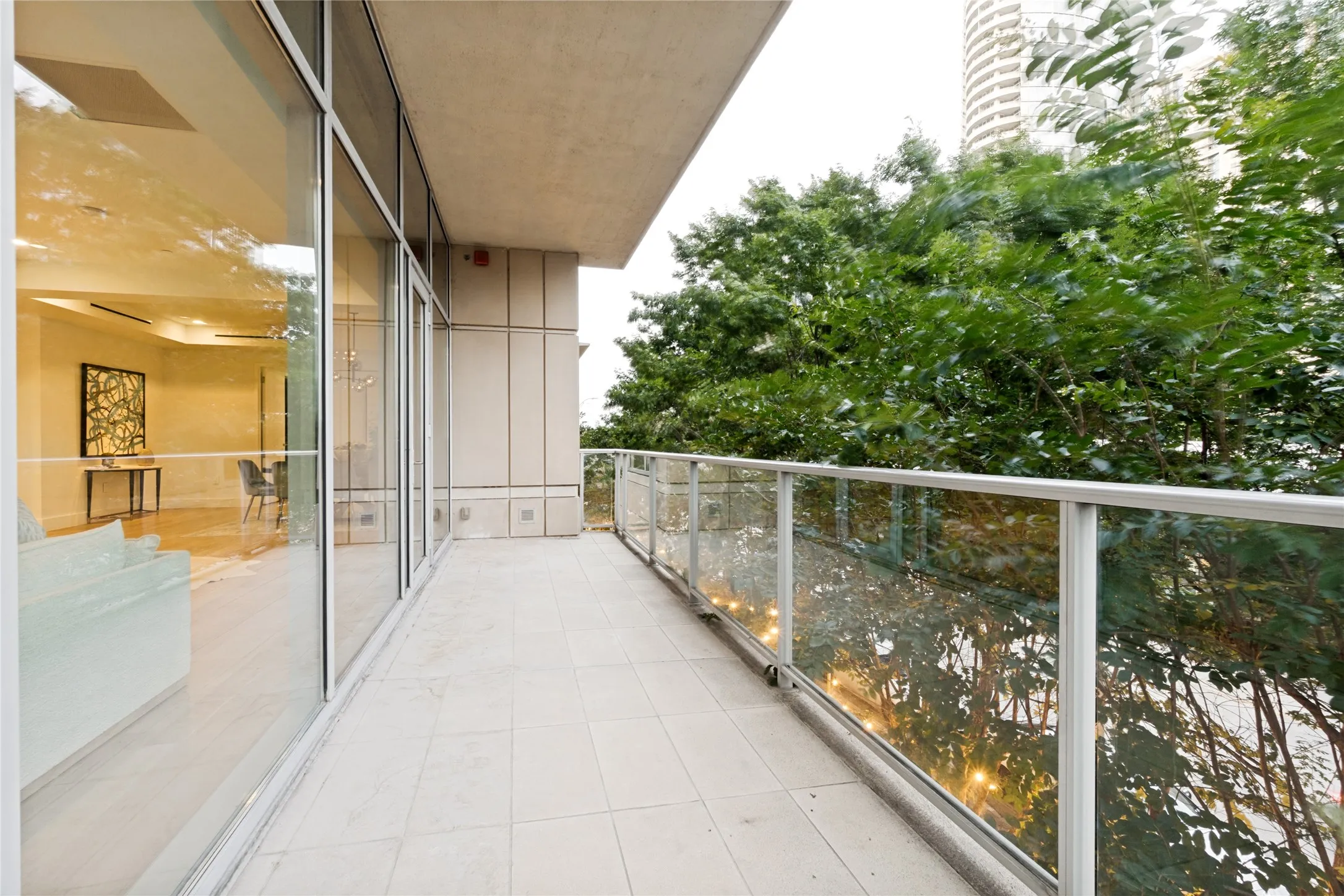 Condominium For Sale in Dallas County , 2025 Woodall Rodgers Freeway 23, Dallas, Texas 75201, 2 Bedroom, 3 Bathroom, 3 Garage spaces, 2,395 Sqft, built in 2014, mls#21380584, Real Estate Agent in Dallas, Homes For Sale in Dallas county, Homes For Sale in Dallas, Realtor in Dallas Texas, Real Estate Brokerage Independent Realty Texas, Luminita Cordes Realtor