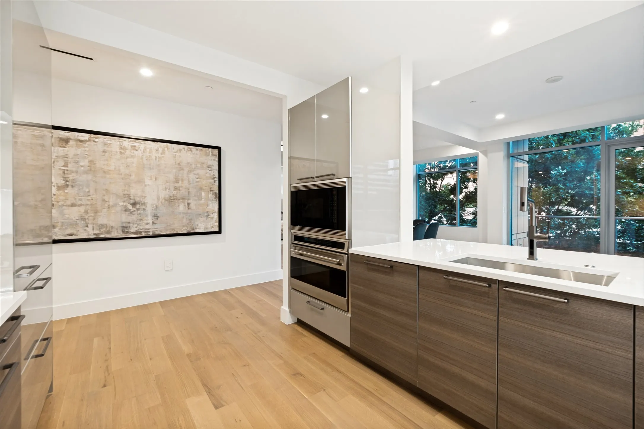 Condominium For Sale in Dallas County , 2025 Woodall Rodgers Freeway 23, Dallas, Texas 75201, 2 Bedroom, 3 Bathroom, 3 Garage spaces, 2,395 Sqft, built in 2014, mls#21380584, Real Estate Agent in Dallas, Homes For Sale in Dallas county, Homes For Sale in Dallas, Realtor in Dallas Texas, Real Estate Brokerage Independent Realty Texas, Luminita Cordes Realtor