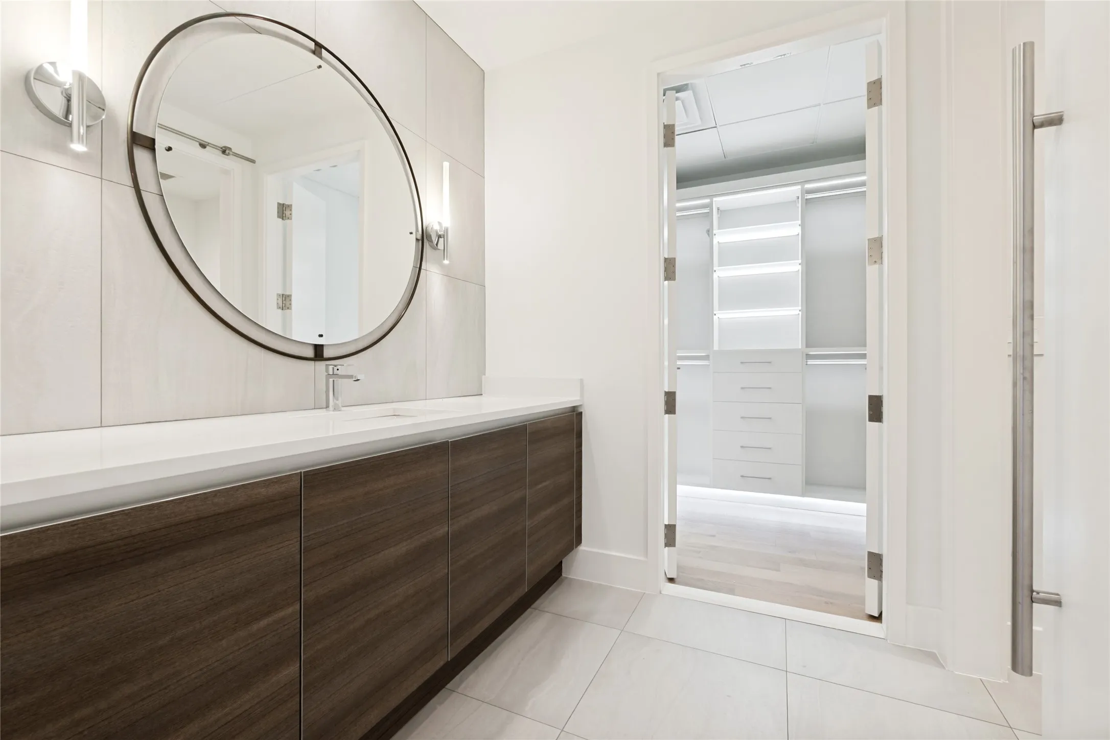 Condominium For Sale in Dallas County , 2025 Woodall Rodgers Freeway 23, Dallas, Texas 75201, 2 Bedroom, 3 Bathroom, 3 Garage spaces, 2,395 Sqft, built in 2014, mls#21380584, Real Estate Agent in Dallas, Homes For Sale in Dallas county, Homes For Sale in Dallas, Realtor in Dallas Texas, Real Estate Brokerage Independent Realty Texas, Luminita Cordes Realtor