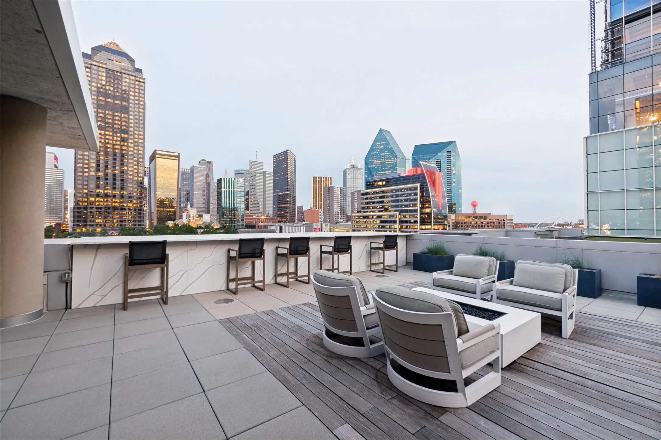 Condominium For Sale in Dallas County , 2025 Woodall Rodgers Freeway 23, Dallas, Texas 75201, 2 Bedroom, 3 Bathroom, 3 Garage spaces, 2,395 Sqft, built in 2014, mls#21380584, Real Estate Agent in Dallas, Homes For Sale in Dallas county, Homes For Sale in Dallas, Realtor in Dallas Texas, Real Estate Brokerage Independent Realty Texas, Luminita Cordes Realtor