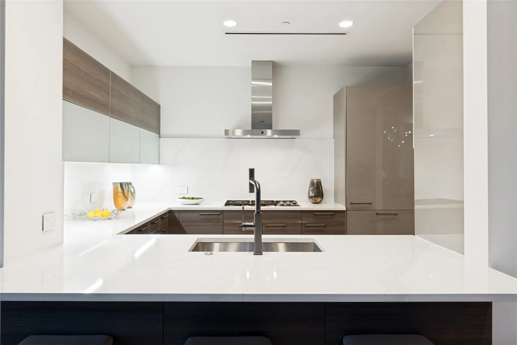 Condominium For Sale in Dallas County , 2025 Woodall Rodgers Freeway 23, Dallas, Texas 75201, 2 Bedroom, 3 Bathroom, 3 Garage spaces, 2,395 Sqft, built in 2014, mls#21380584, Real Estate Agent in Dallas, Homes For Sale in Dallas county, Homes For Sale in Dallas, Realtor in Dallas Texas, Real Estate Brokerage Independent Realty Texas, Luminita Cordes Realtor