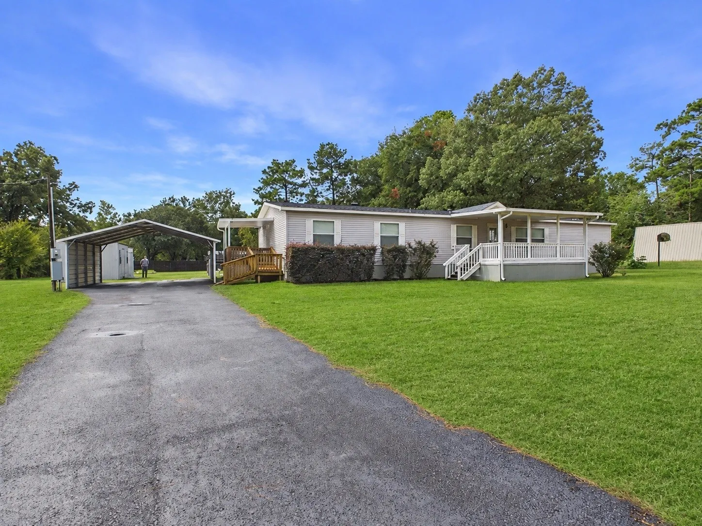 Mobile Home For Sale in Henderson County , 21104 Easy Street, Chandler, Texas 75758, 4 Bedroom, 2 Bathroom, Garage spaces, 2,280 Sqft, built in 2007, mls#21380728, Real Estate Agent in Chandler, Homes For Sale in Henderson county, Homes For Sale in Chandler, Realtor in Chandler Texas, Real Estate Brokerage Independent Realty Texas, Luminita Cordes Realtor