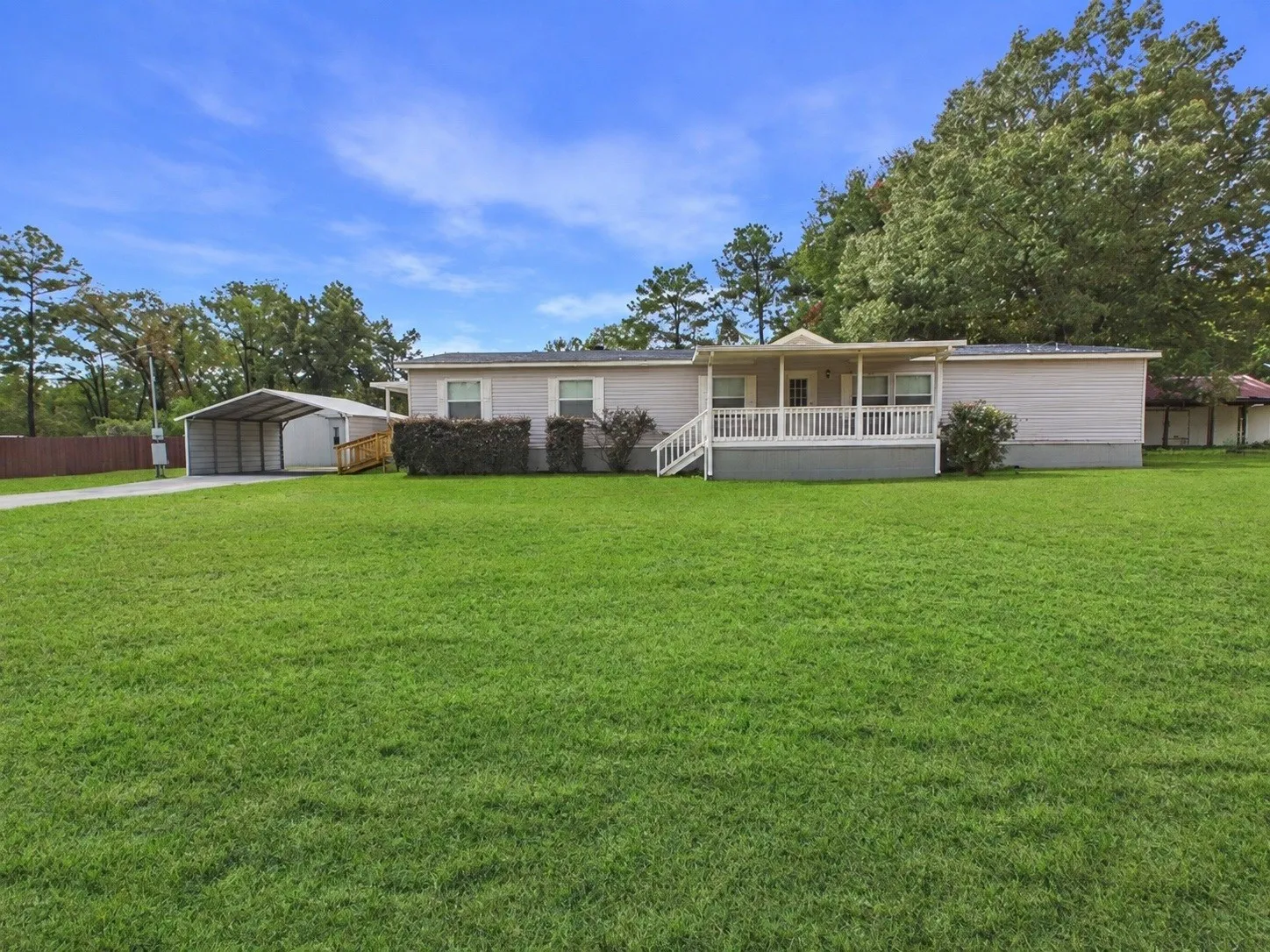 Mobile Home For Sale in Henderson County , 21104 Easy Street, Chandler, Texas 75758, 4 Bedroom, 2 Bathroom, Garage spaces, 2,280 Sqft, built in 2007, mls#21380728, Real Estate Agent in Chandler, Homes For Sale in Henderson county, Homes For Sale in Chandler, Realtor in Chandler Texas, Real Estate Brokerage Independent Realty Texas, Luminita Cordes Realtor