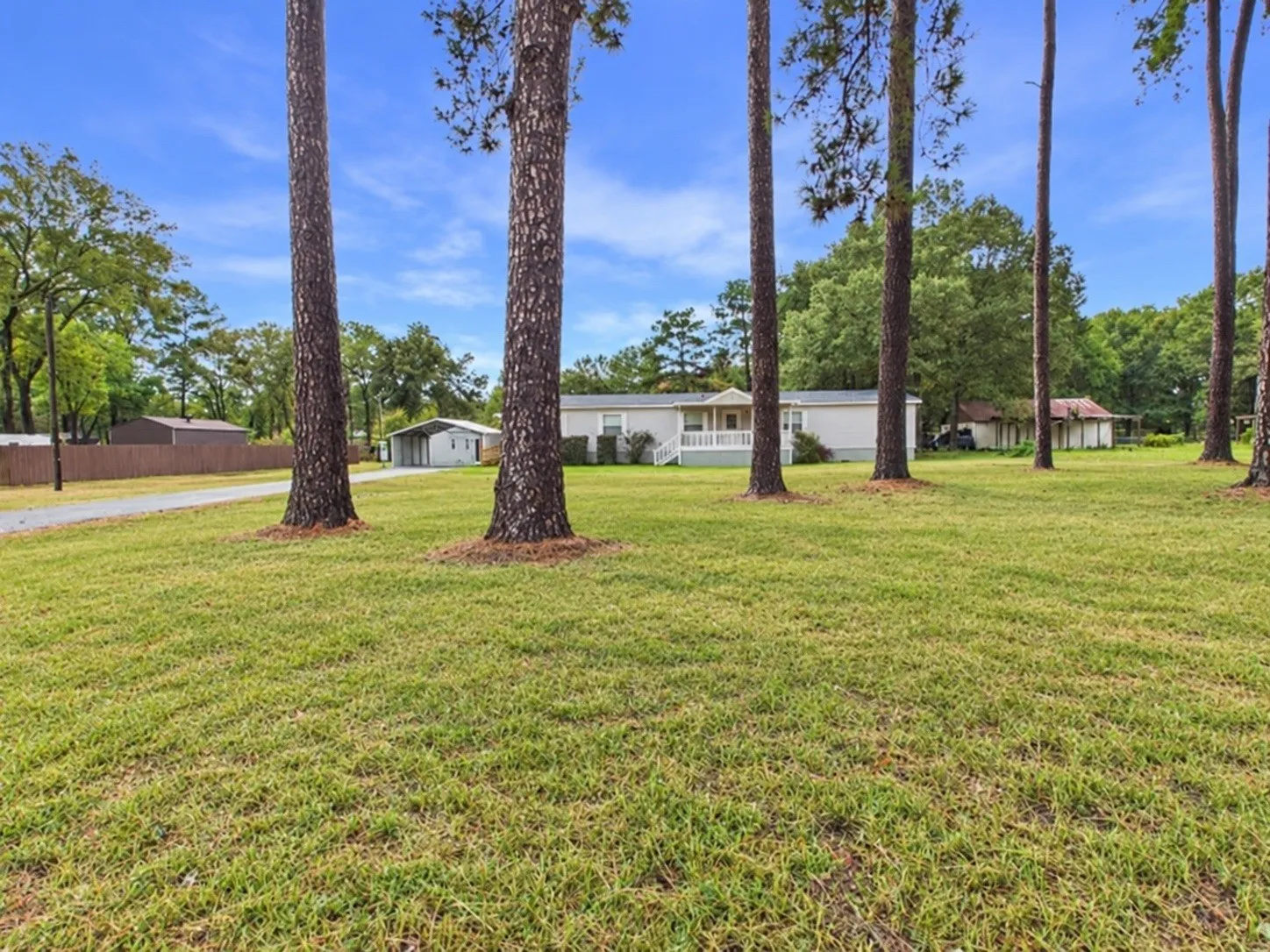 Mobile Home For Sale in Henderson County , 21104 Easy Street, Chandler, Texas 75758, 4 Bedroom, 2 Bathroom, Garage spaces, 2,280 Sqft, built in 2007, mls#21380728, Real Estate Agent in Chandler, Homes For Sale in Henderson county, Homes For Sale in Chandler, Realtor in Chandler Texas, Real Estate Brokerage Independent Realty Texas, Luminita Cordes Realtor