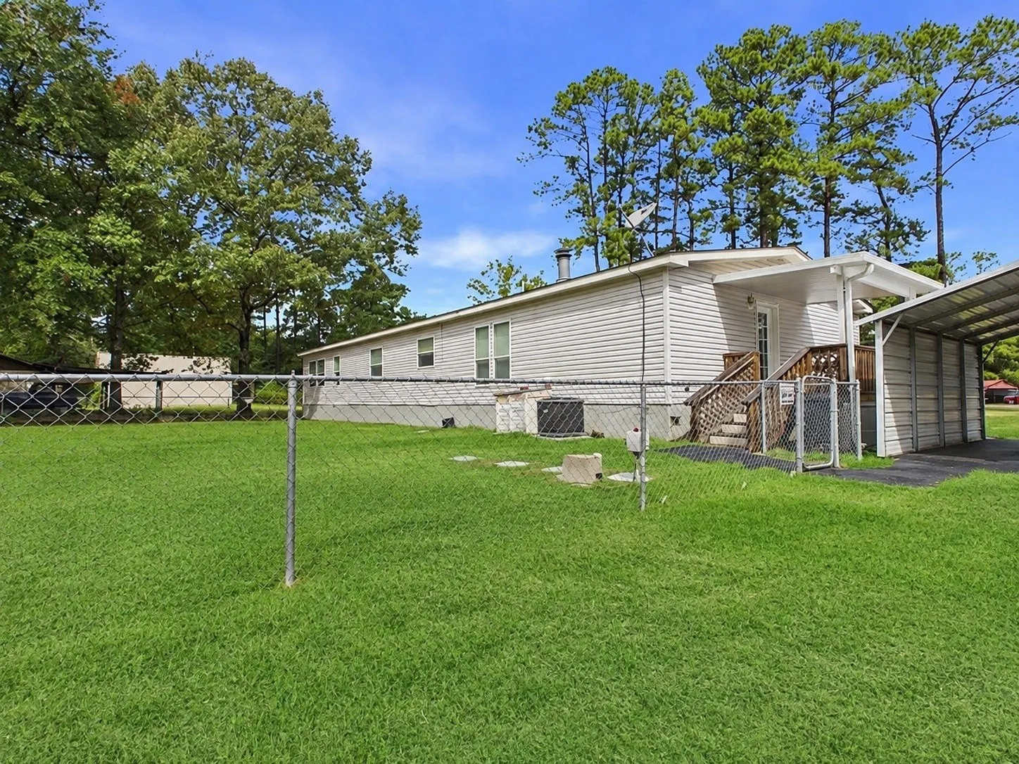 Mobile Home For Sale in Henderson County , 21104 Easy Street, Chandler, Texas 75758, 4 Bedroom, 2 Bathroom, Garage spaces, 2,280 Sqft, built in 2007, mls#21380728, Real Estate Agent in Chandler, Homes For Sale in Henderson county, Homes For Sale in Chandler, Realtor in Chandler Texas, Real Estate Brokerage Independent Realty Texas, Luminita Cordes Realtor