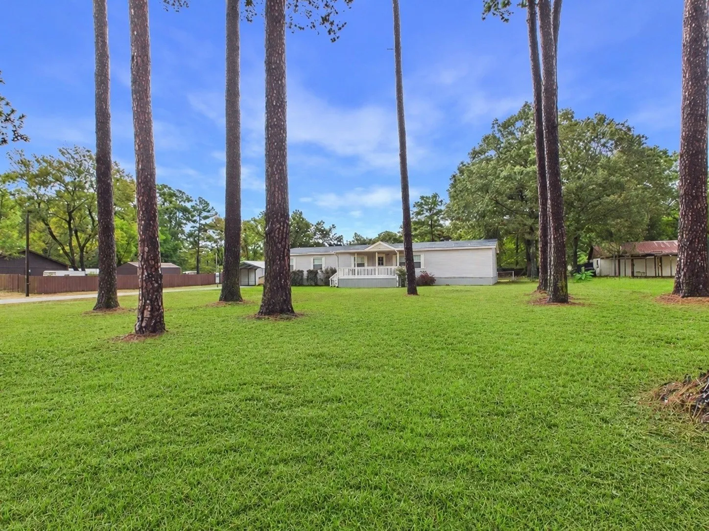 Mobile Home For Sale in Henderson County , 21104 Easy Street, Chandler, Texas 75758, 4 Bedroom, 2 Bathroom, Garage spaces, 2,280 Sqft, built in 2007, mls#21380728, Real Estate Agent in Chandler, Homes For Sale in Henderson county, Homes For Sale in Chandler, Realtor in Chandler Texas, Real Estate Brokerage Independent Realty Texas, Luminita Cordes Realtor