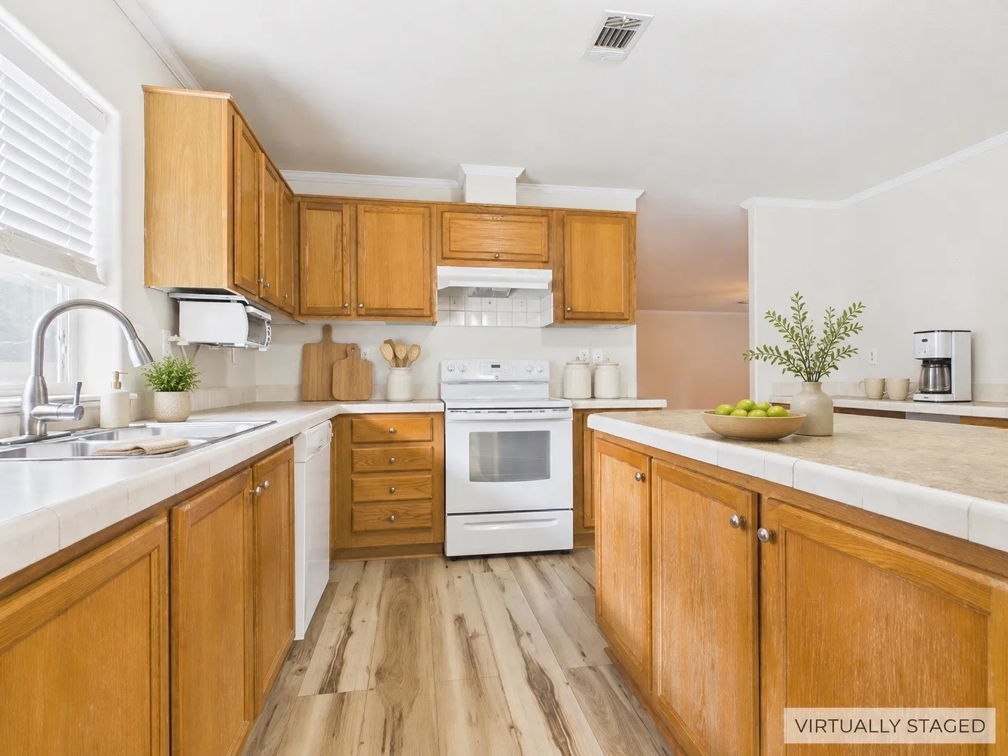 Mobile Home For Sale in Henderson County , 21104 Easy Street, Chandler, Texas 75758, 4 Bedroom, 2 Bathroom, Garage spaces, 2,280 Sqft, built in 2007, mls#21380728, Real Estate Agent in Chandler, Homes For Sale in Henderson county, Homes For Sale in Chandler, Realtor in Chandler Texas, Real Estate Brokerage Independent Realty Texas, Luminita Cordes Realtor