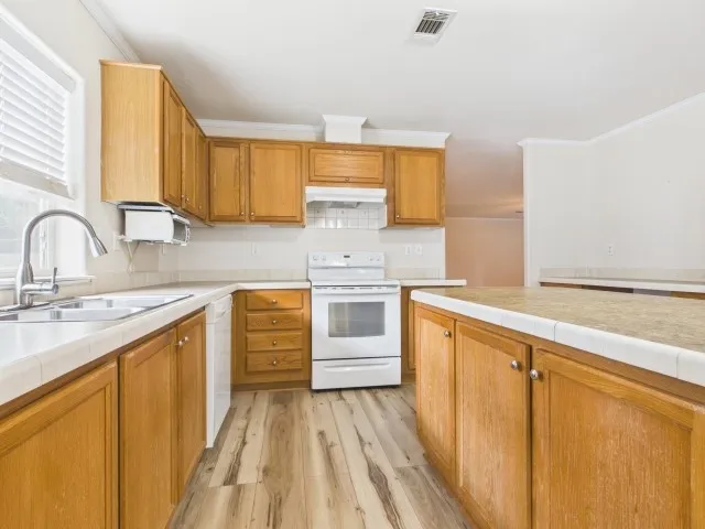 Mobile Home For Sale in Henderson County , 21104 Easy Street, Chandler, Texas 75758, 4 Bedroom, 2 Bathroom, Garage spaces, 2,280 Sqft, built in 2007, mls#21380728, Real Estate Agent in Chandler, Homes For Sale in Henderson county, Homes For Sale in Chandler, Realtor in Chandler Texas, Real Estate Brokerage Independent Realty Texas, Luminita Cordes Realtor
