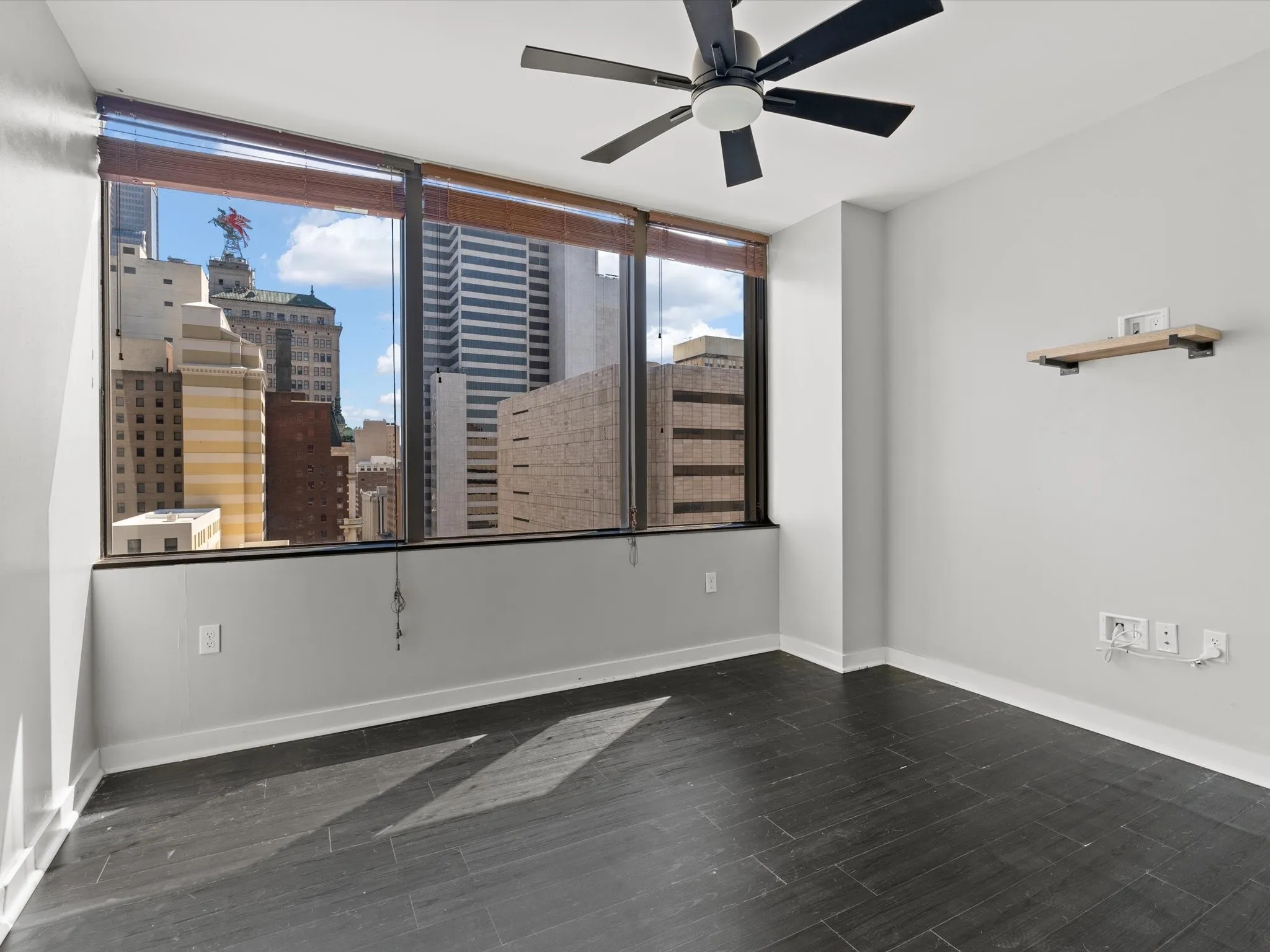 Condominium For Sale in Dallas County , 1200 Main Street 1612, Dallas, Texas 75202, 1 Bedroom, 1 Bathroom, 1 Garage spaces, 660 Sqft, built in 1974, mls#21380818, Real Estate Agent in Dallas, Homes For Sale in Dallas county, Homes For Sale in Dallas, Realtor in Dallas Texas, Real Estate Brokerage Independent Realty Texas, Luminita Cordes Realtor
