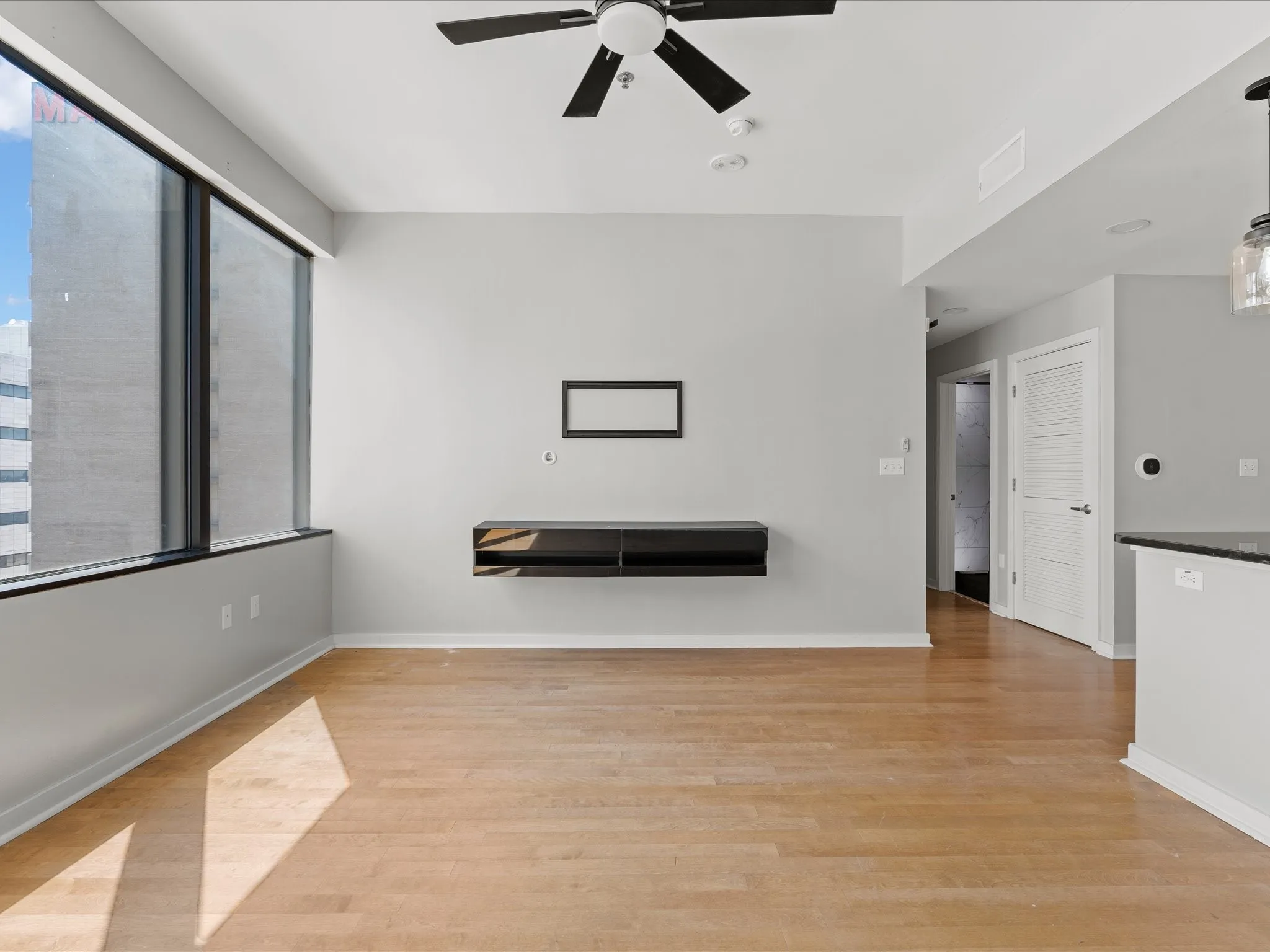 Condominium For Sale in Dallas County , 1200 Main Street 1612, Dallas, Texas 75202, 1 Bedroom, 1 Bathroom, 1 Garage spaces, 660 Sqft, built in 1974, mls#21380818, Real Estate Agent in Dallas, Homes For Sale in Dallas county, Homes For Sale in Dallas, Realtor in Dallas Texas, Real Estate Brokerage Independent Realty Texas, Luminita Cordes Realtor