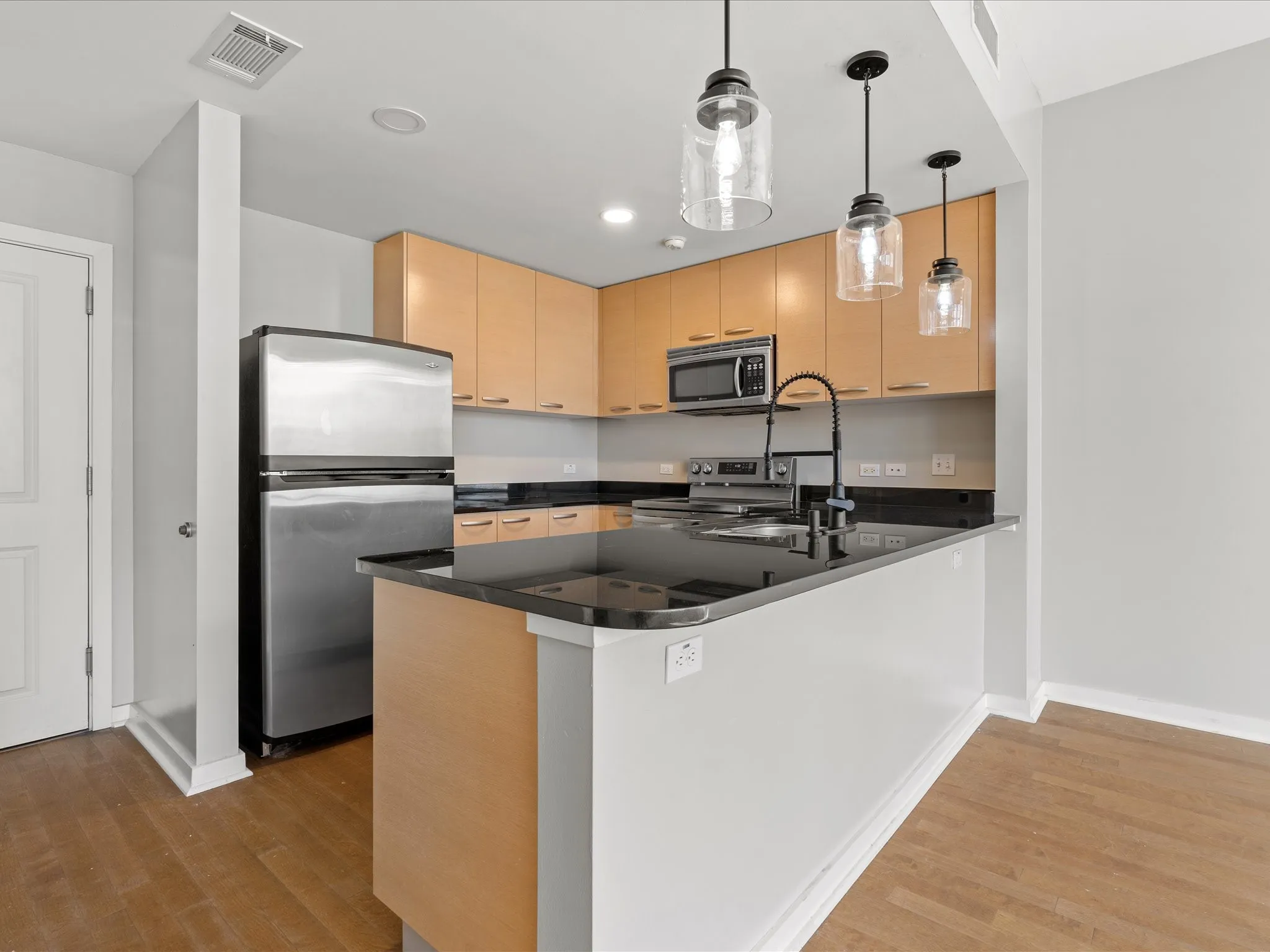Condominium For Sale in Dallas County , 1200 Main Street 1612, Dallas, Texas 75202, 1 Bedroom, 1 Bathroom, 1 Garage spaces, 660 Sqft, built in 1974, mls#21380818, Real Estate Agent in Dallas, Homes For Sale in Dallas county, Homes For Sale in Dallas, Realtor in Dallas Texas, Real Estate Brokerage Independent Realty Texas, Luminita Cordes Realtor
